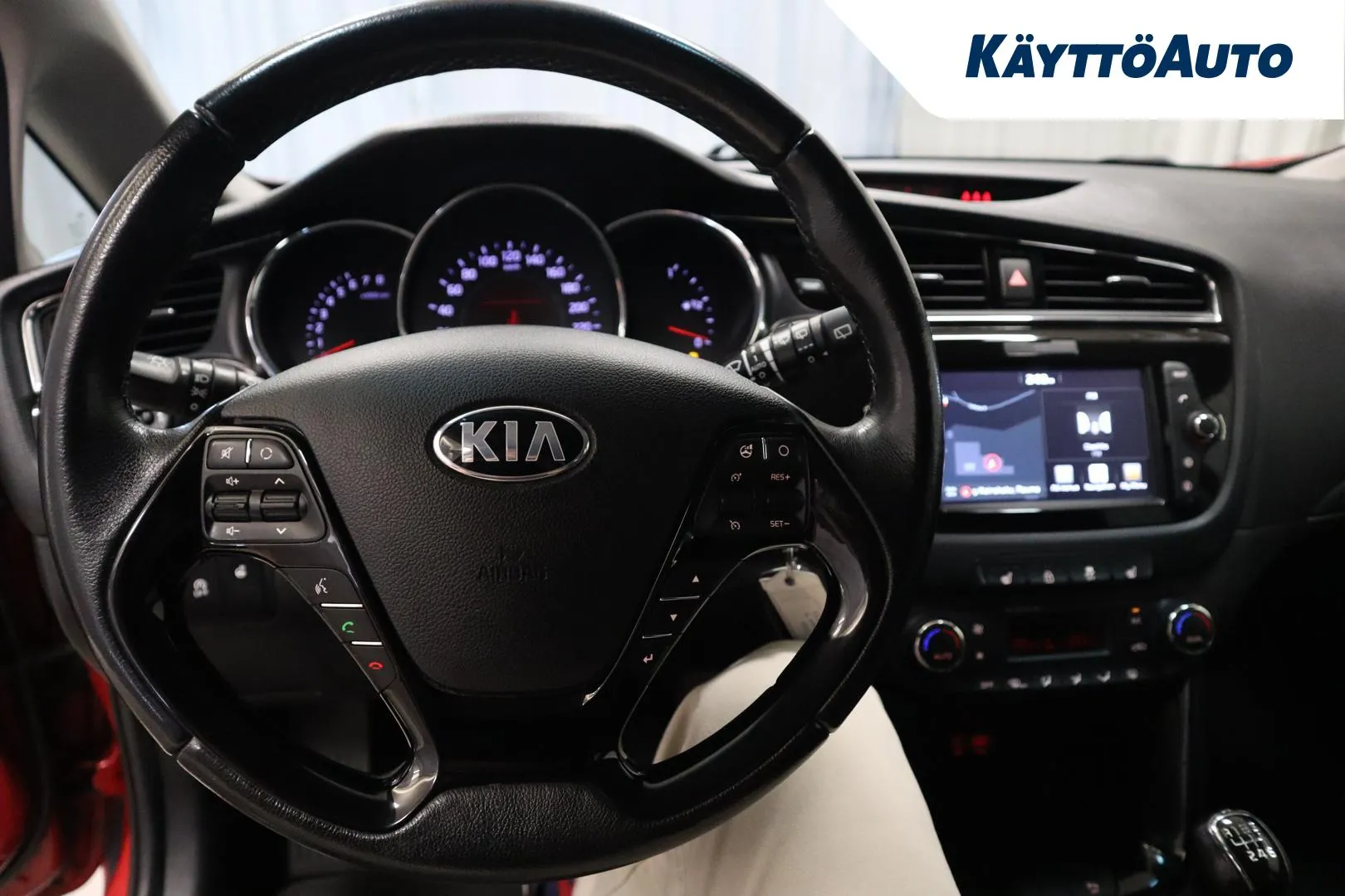 KIA cee'd KSX-433 carousel image