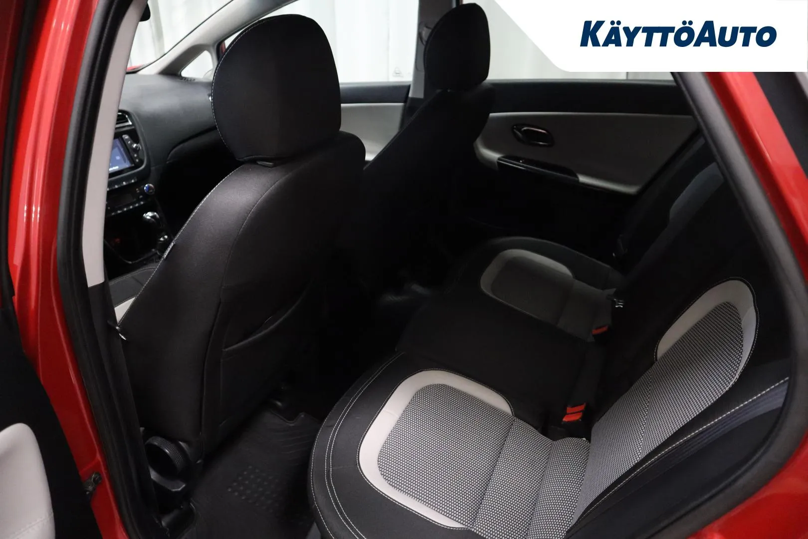 KIA cee'd KSX-433 carousel image