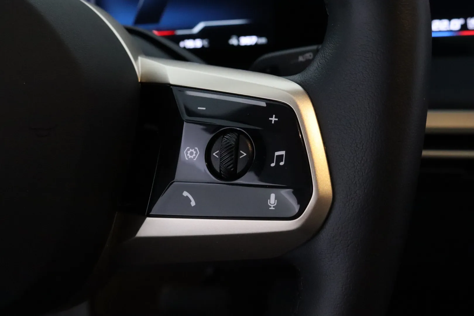 BMW iX M60 OZV-457 carousel image