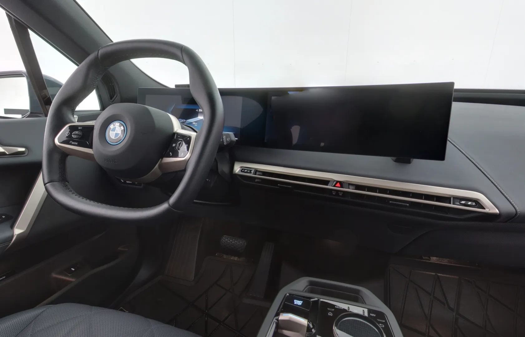 BMW iX M60 OZV-457 carousel image