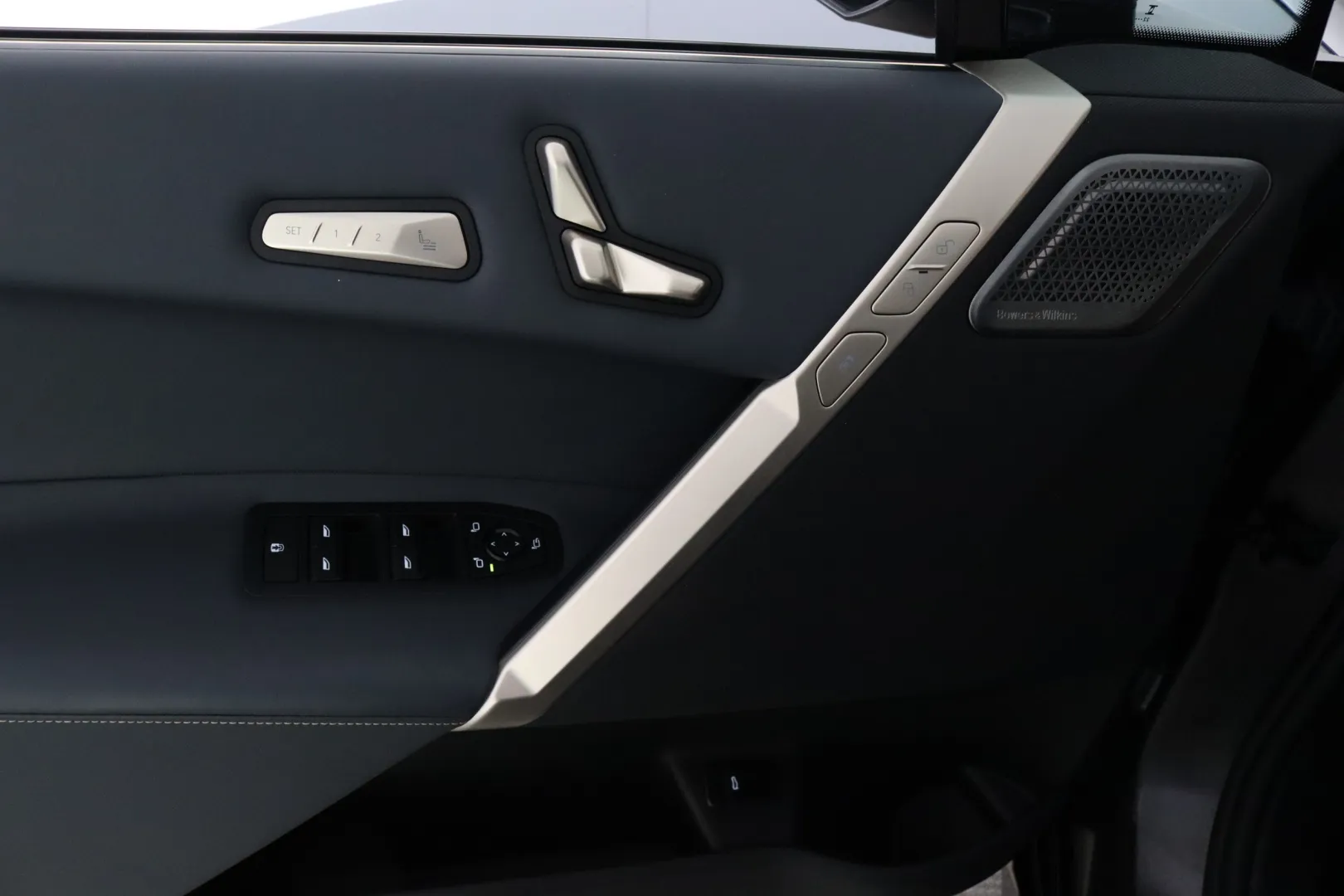 BMW iX M60 OZV-457 carousel image