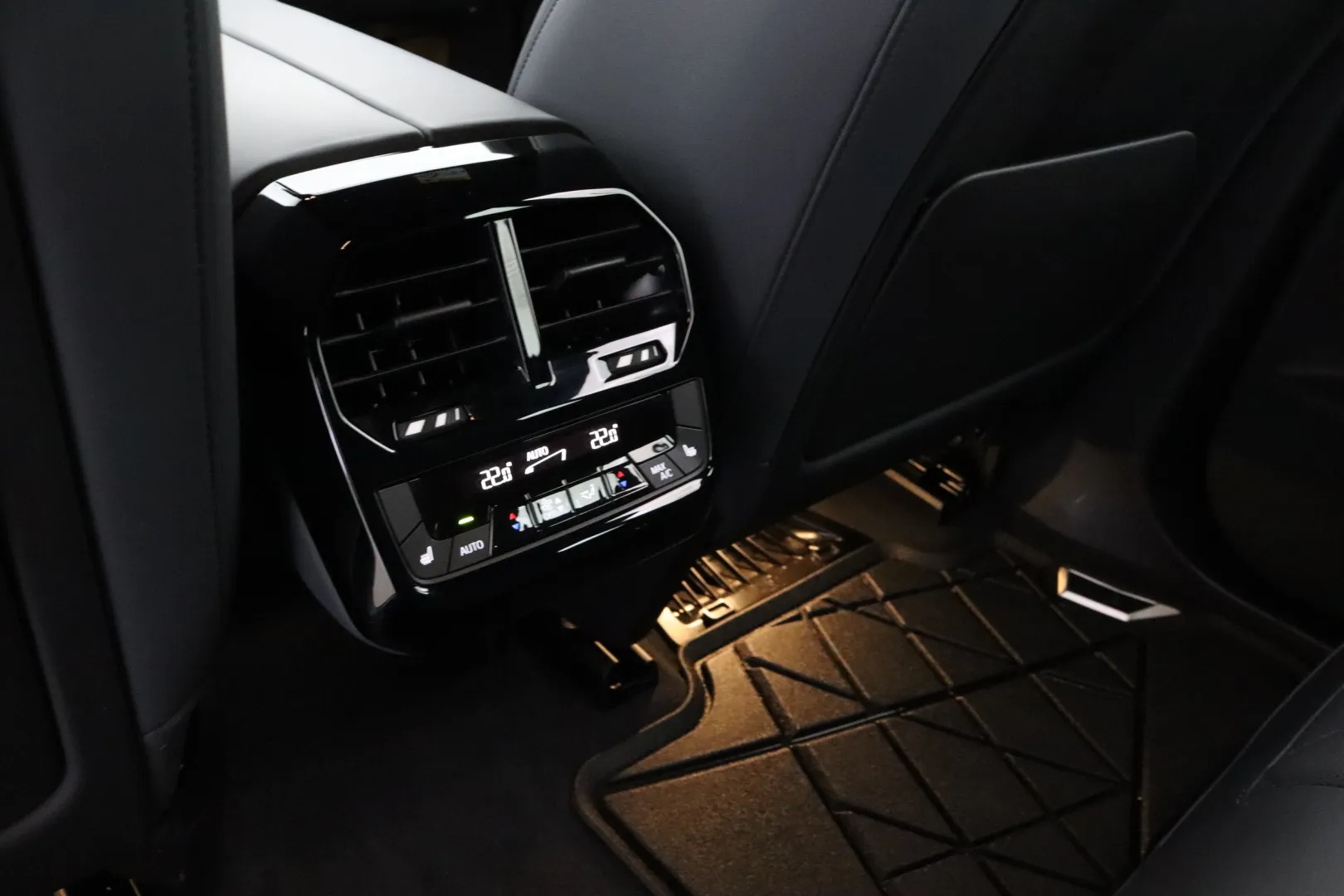 BMW iX M60 OZV-457 carousel image