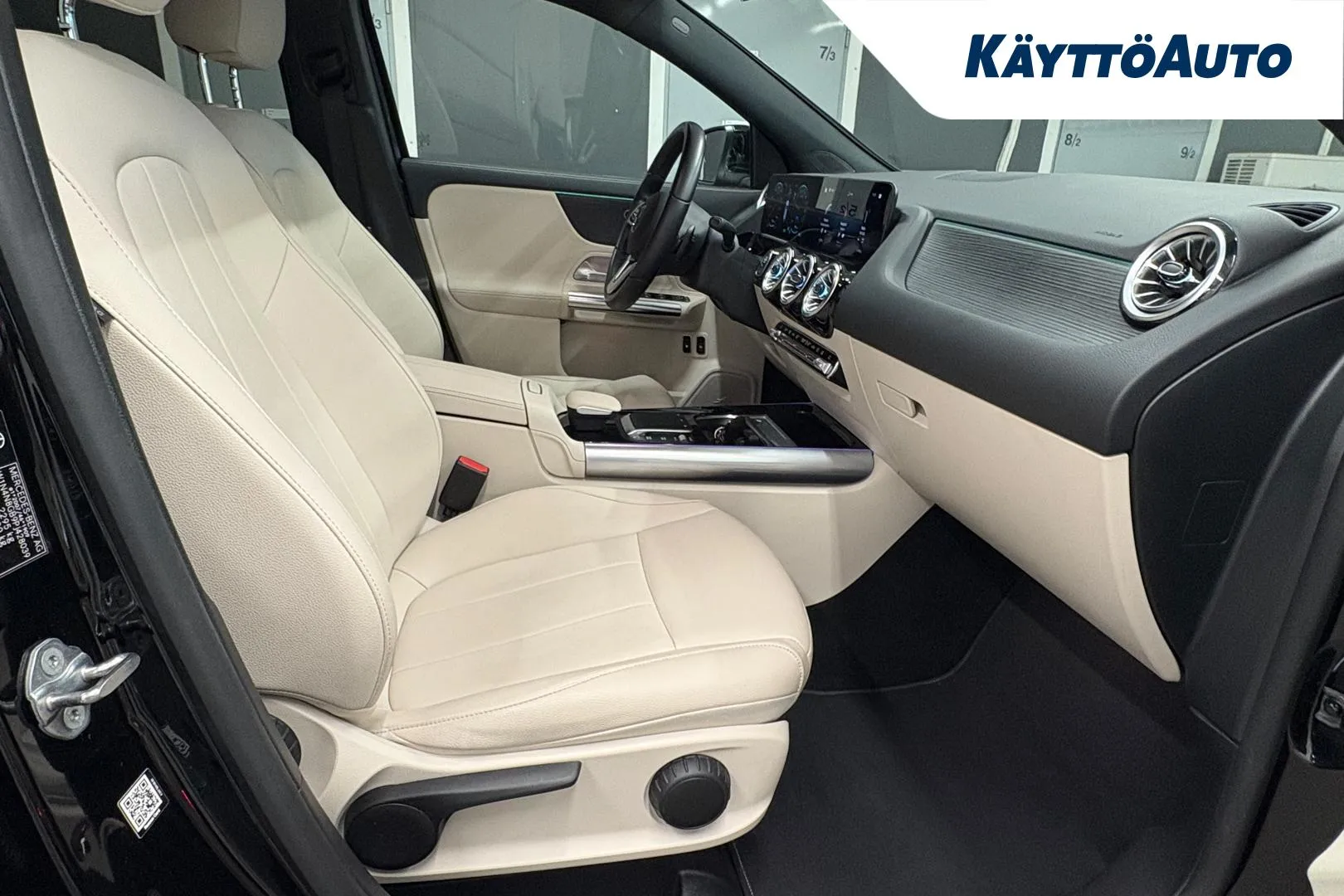 MERCEDES-BENZ GLA IPX-612 carousel image