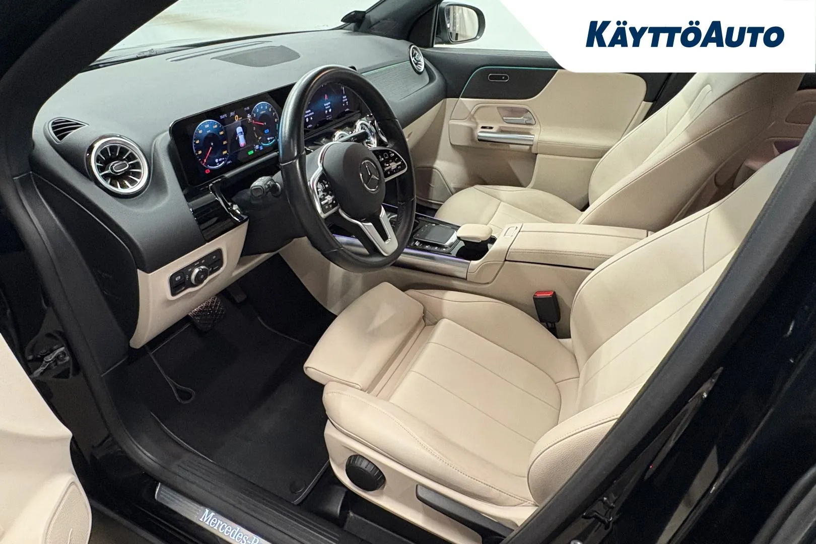 MERCEDES-BENZ GLA IPX-612 carousel image
