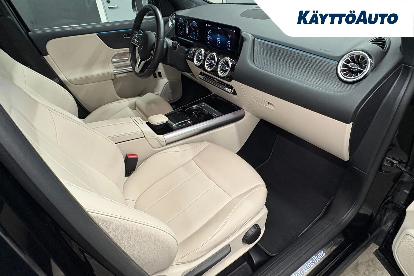 MERCEDES-BENZ GLA IPX-612 carousel image