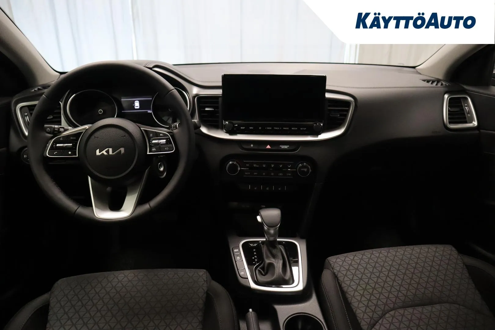 Kia Ceed ZPP-728 carousel image