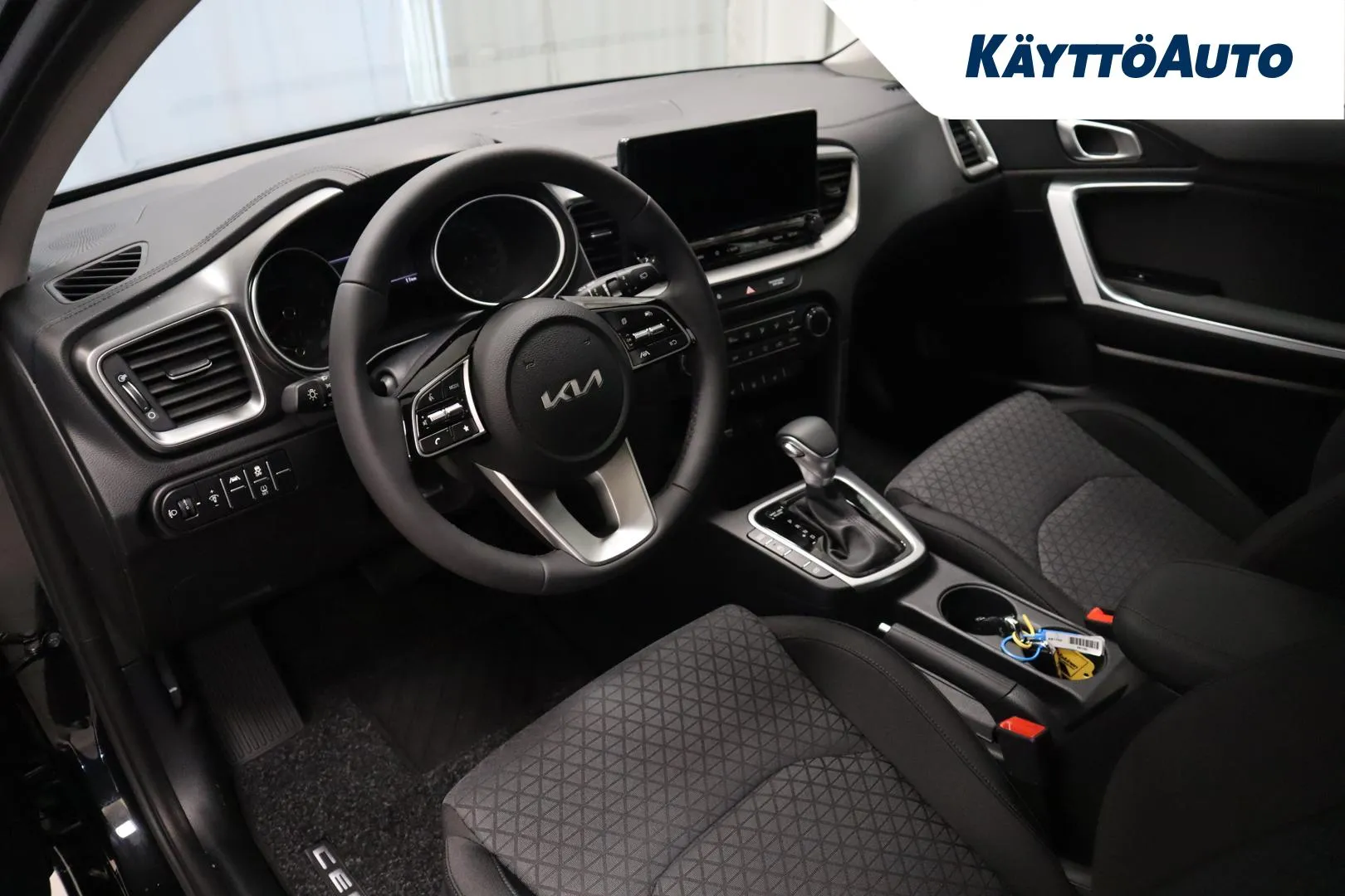 Kia Ceed ZPP-728 carousel image