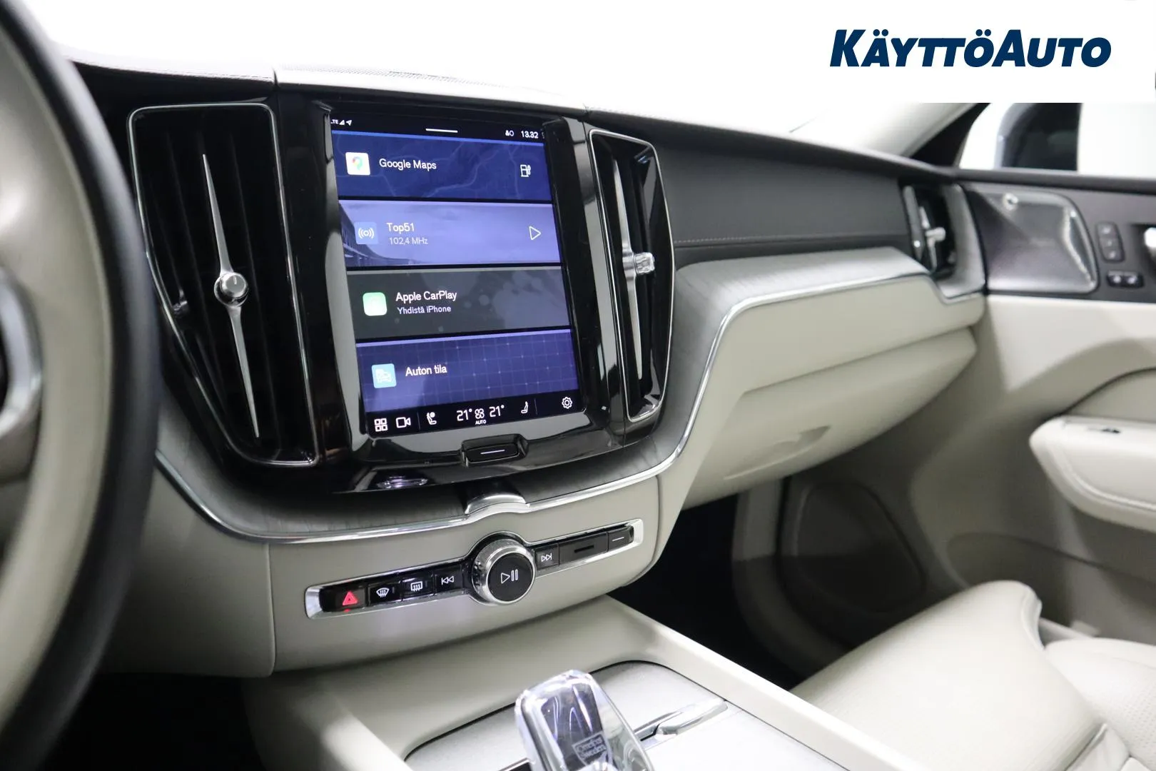 Volvo XC60 LRP-169 carousel image