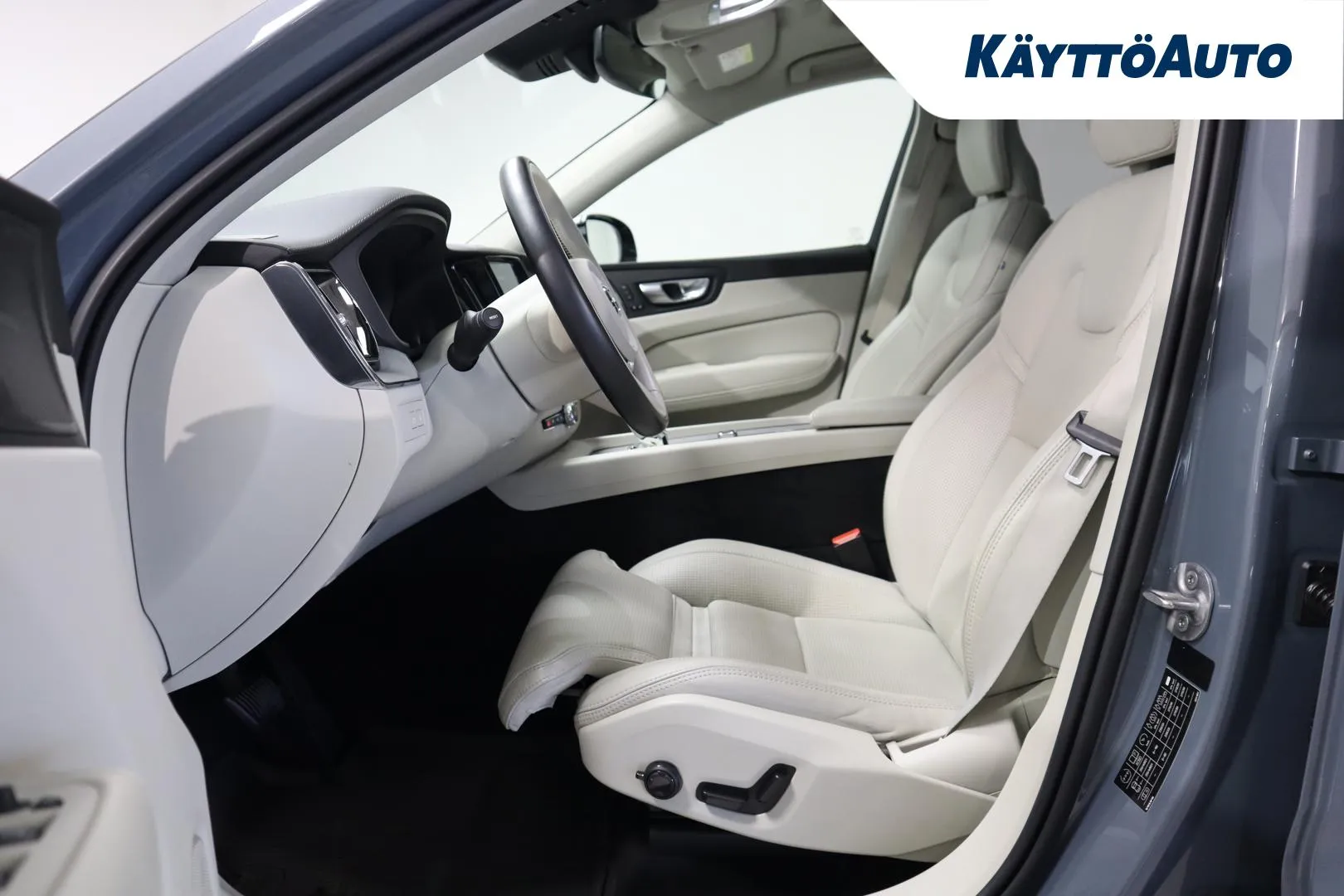 Volvo XC60 LRP-169 carousel image