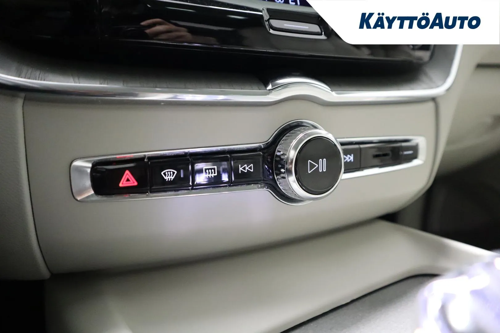 Volvo XC60 LRP-169 carousel image
