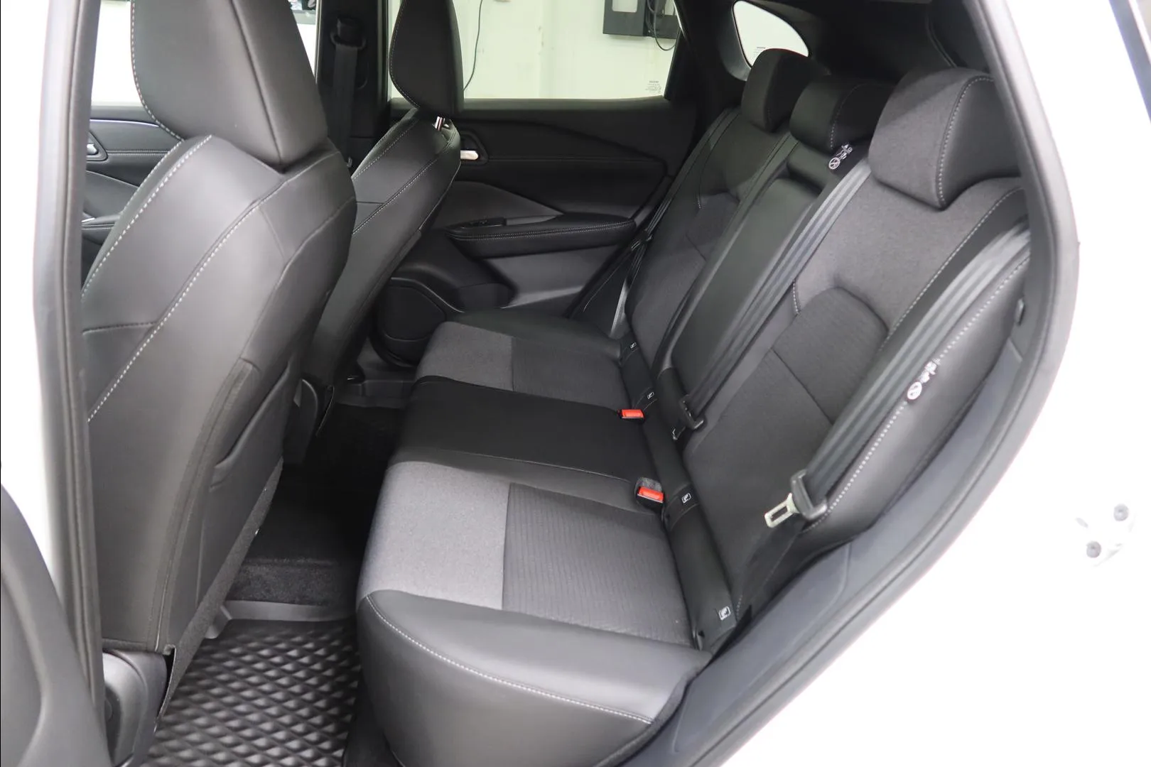 Nissan Qashqai XVZ-338 carousel image