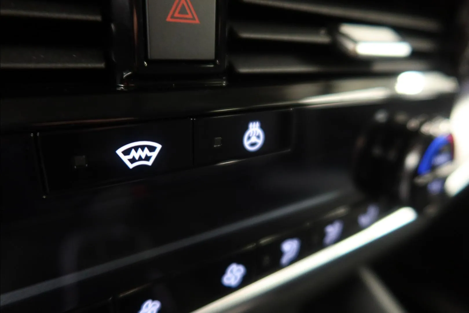 Nissan Qashqai XVZ-338 carousel image