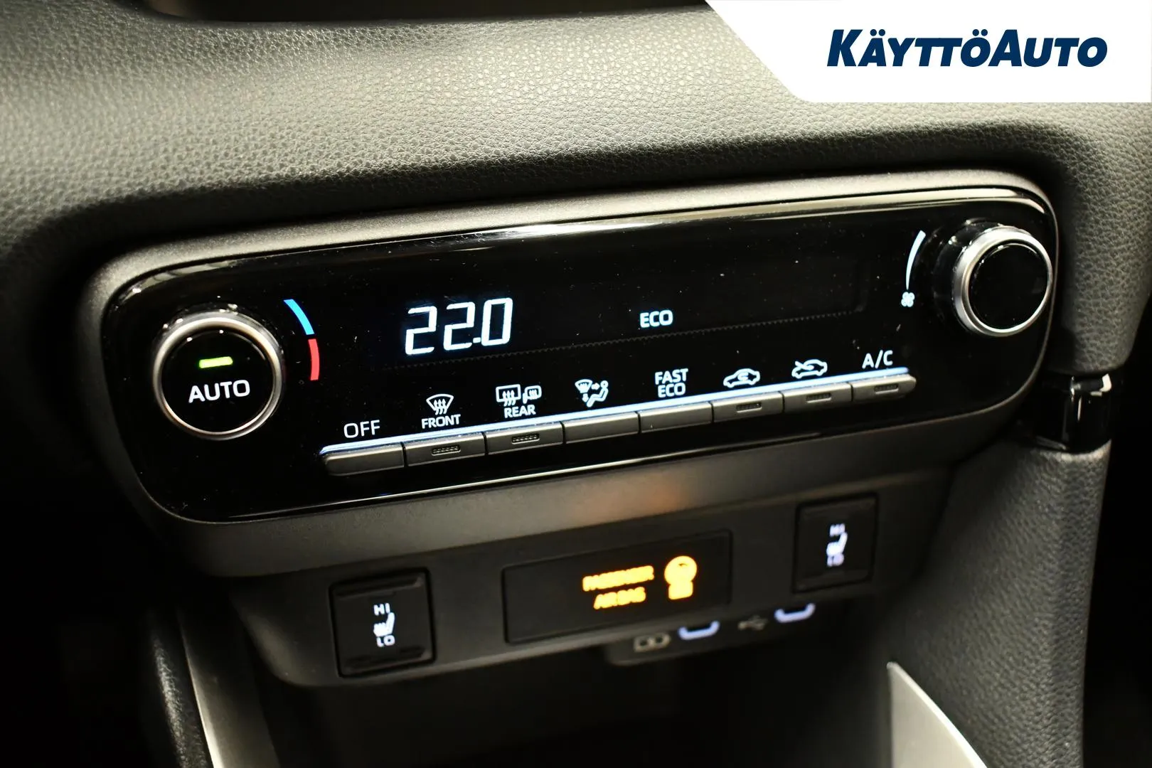 TOYOTA Yaris SRC-717 carousel image