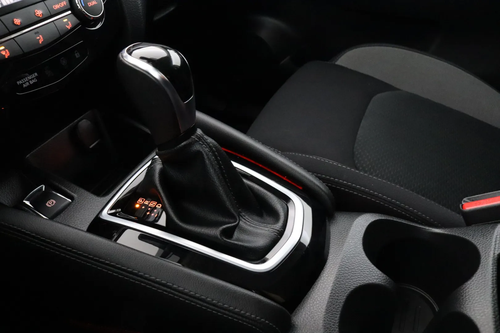 NISSAN Qashqai XOL-982 carousel image