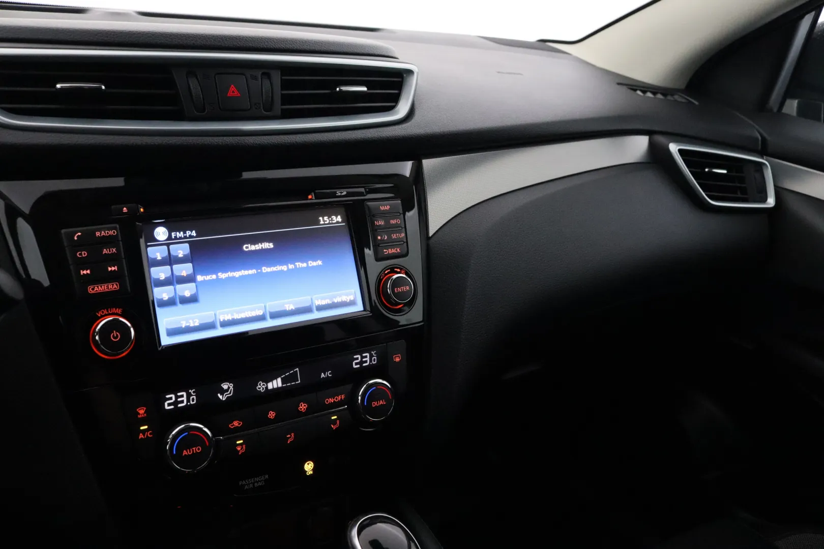 NISSAN Qashqai XOL-982 carousel image