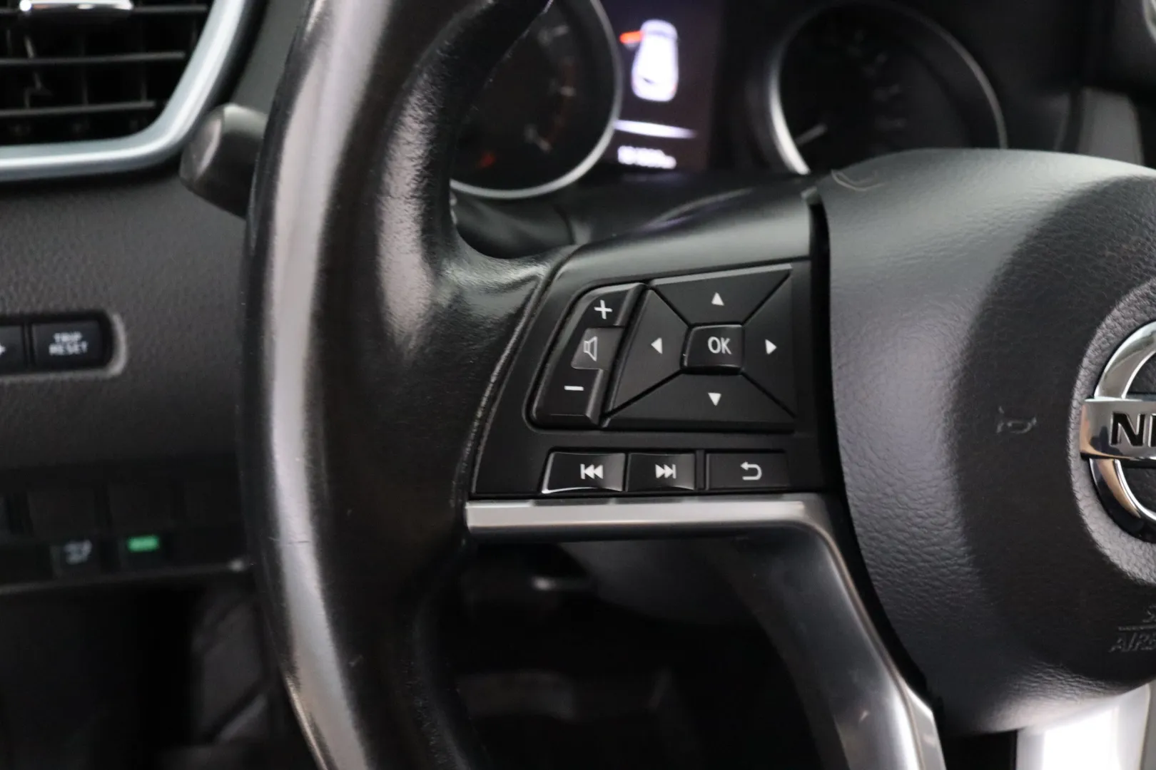 NISSAN Qashqai XOL-982 carousel image