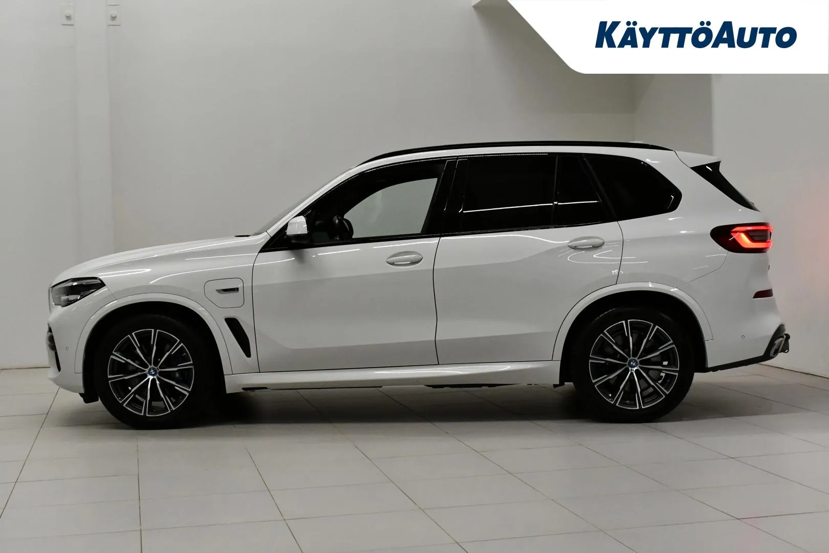 BMW X5 IPJ-410 carousel image