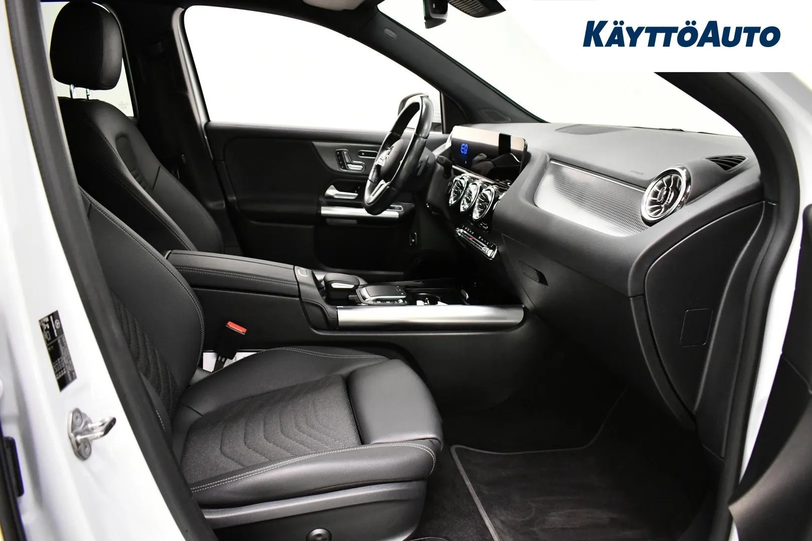 MERCEDES-BENZ EQA 300 4MATIC OZT-852 carousel image