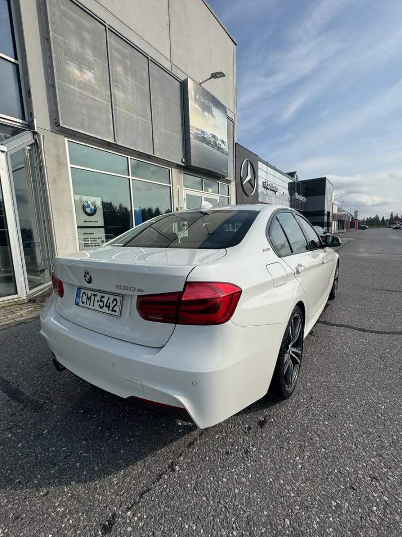 BMW 330 CMT-542 carousel image