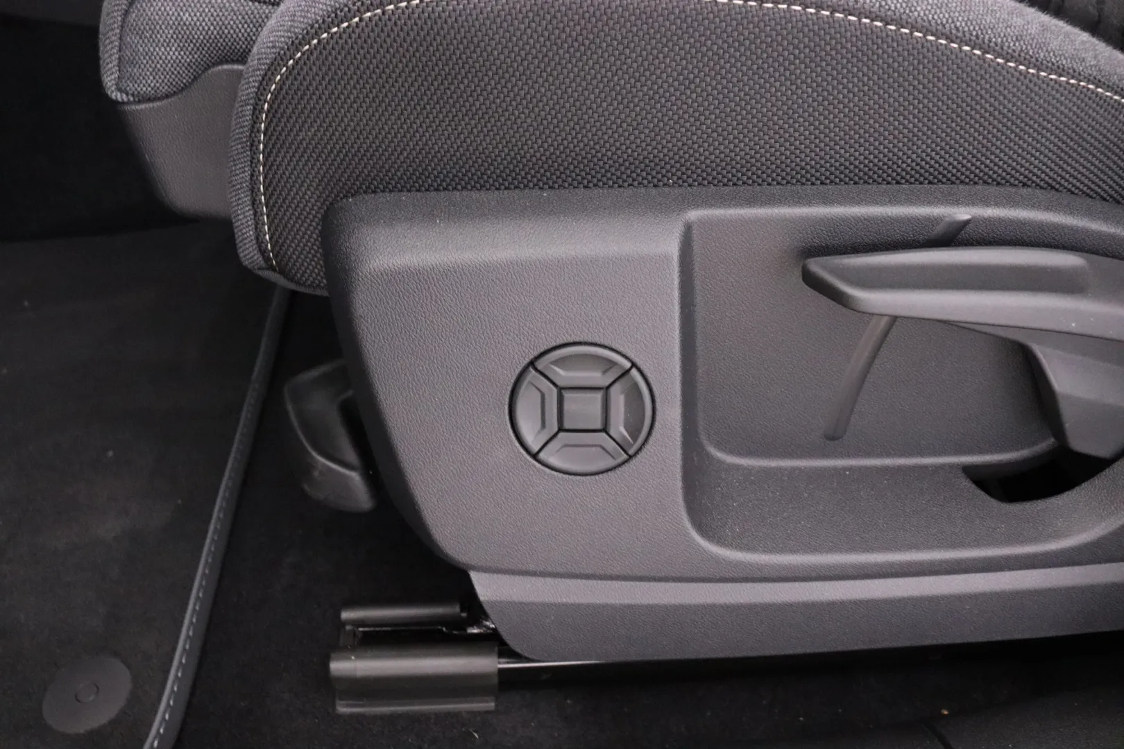 Audi Q5 ZPS-626 carousel image