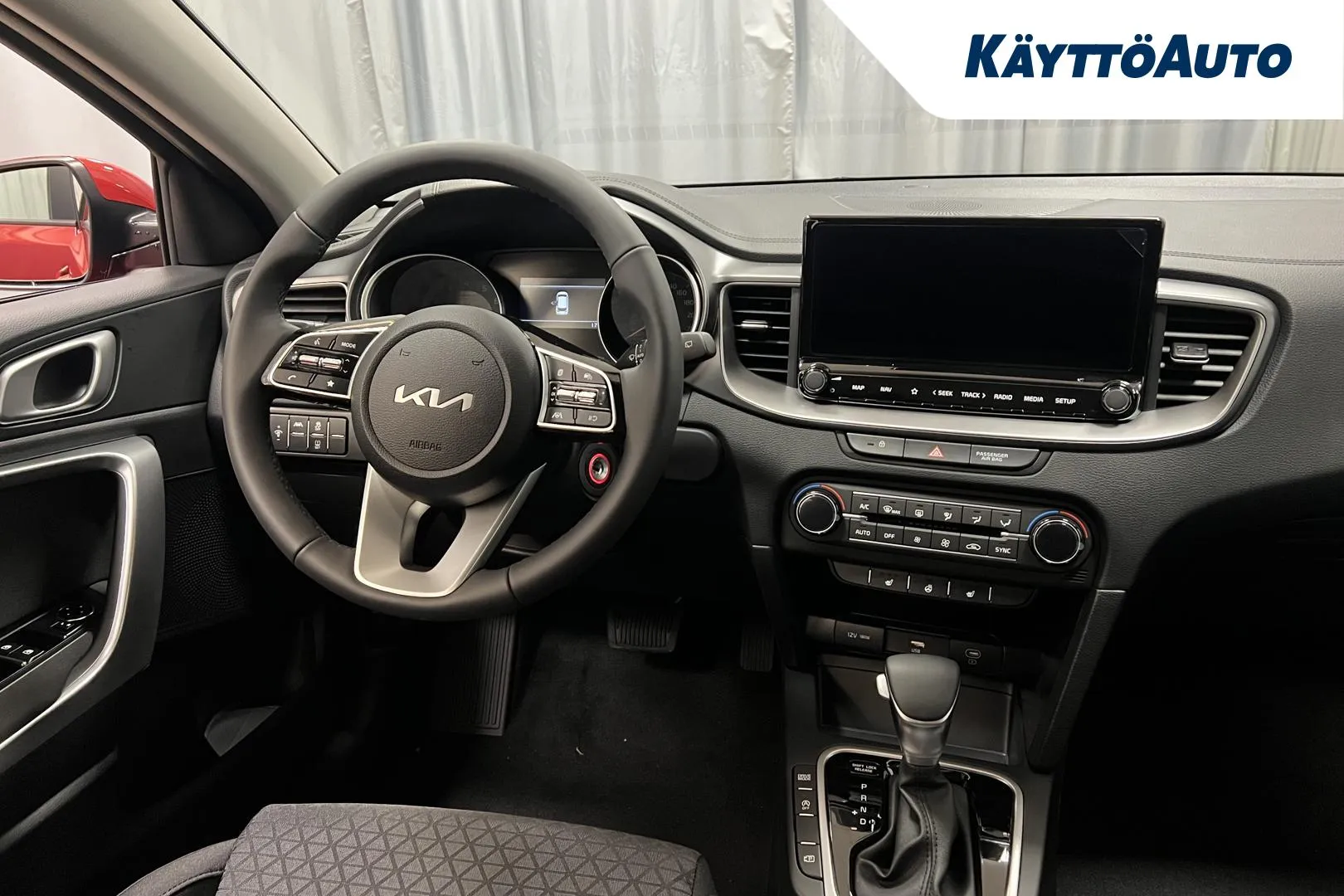Kia Ceed LTH-640 carousel image