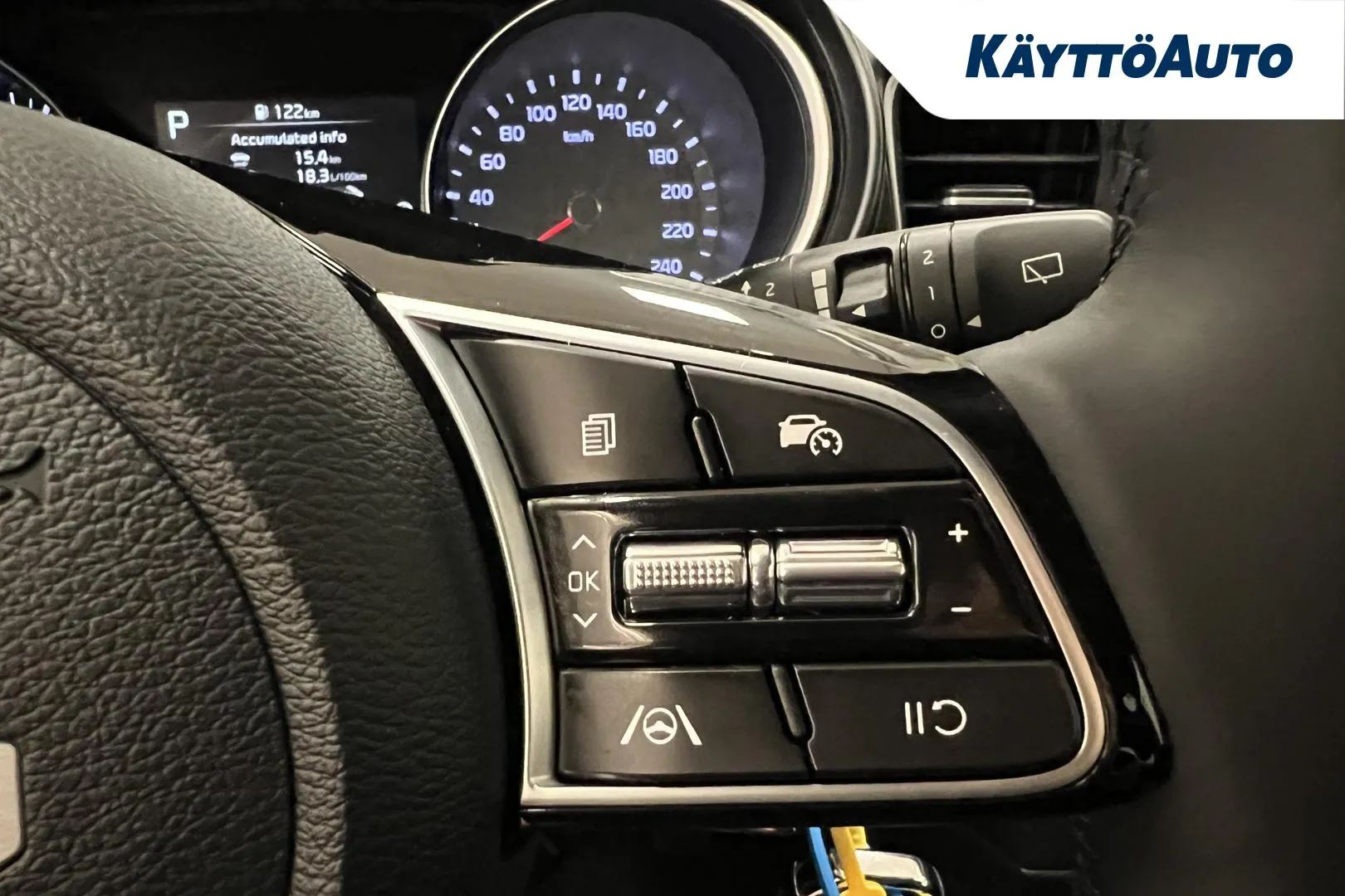 Kia Ceed LTH-640 carousel image