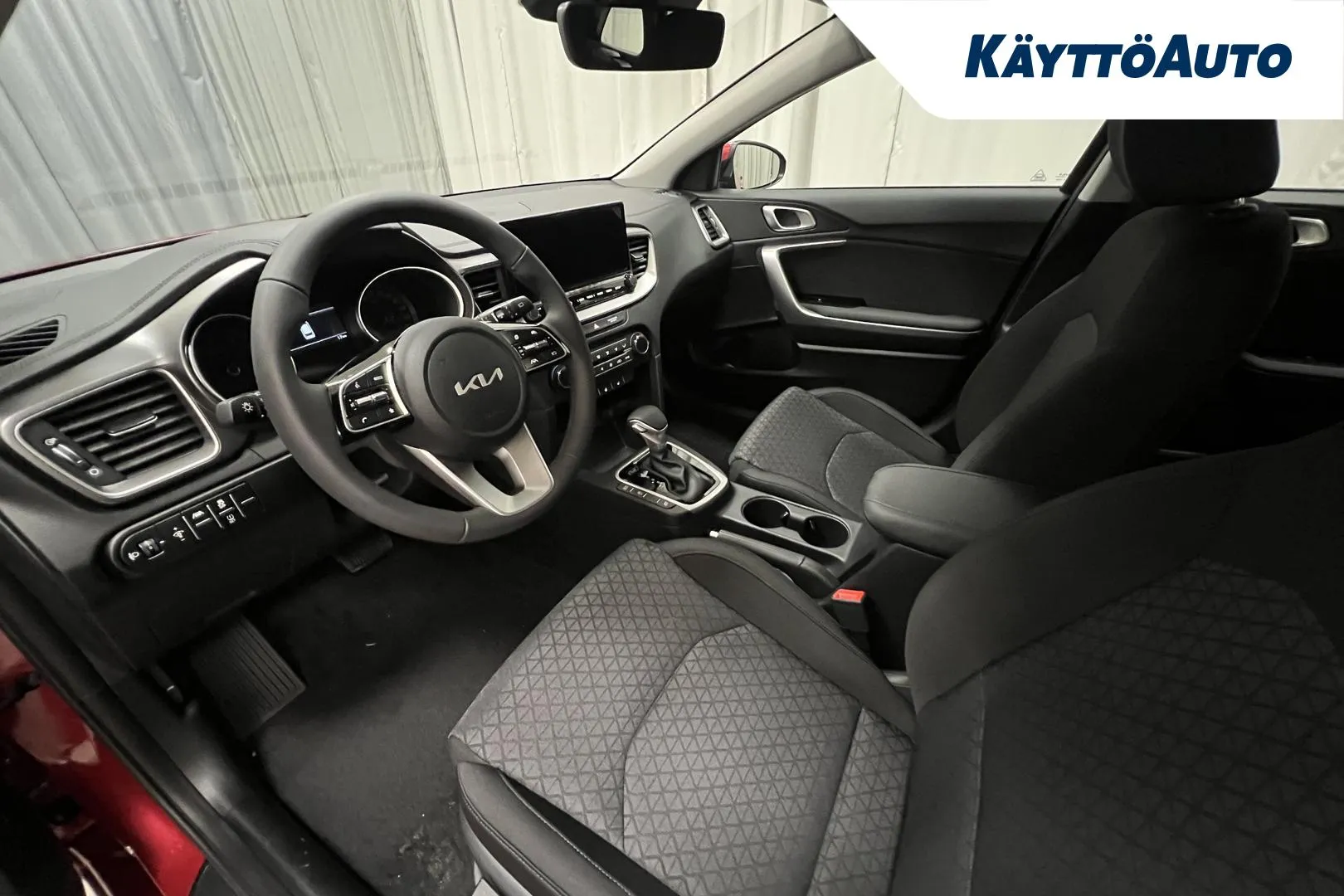 Kia Ceed LTH-640 carousel image
