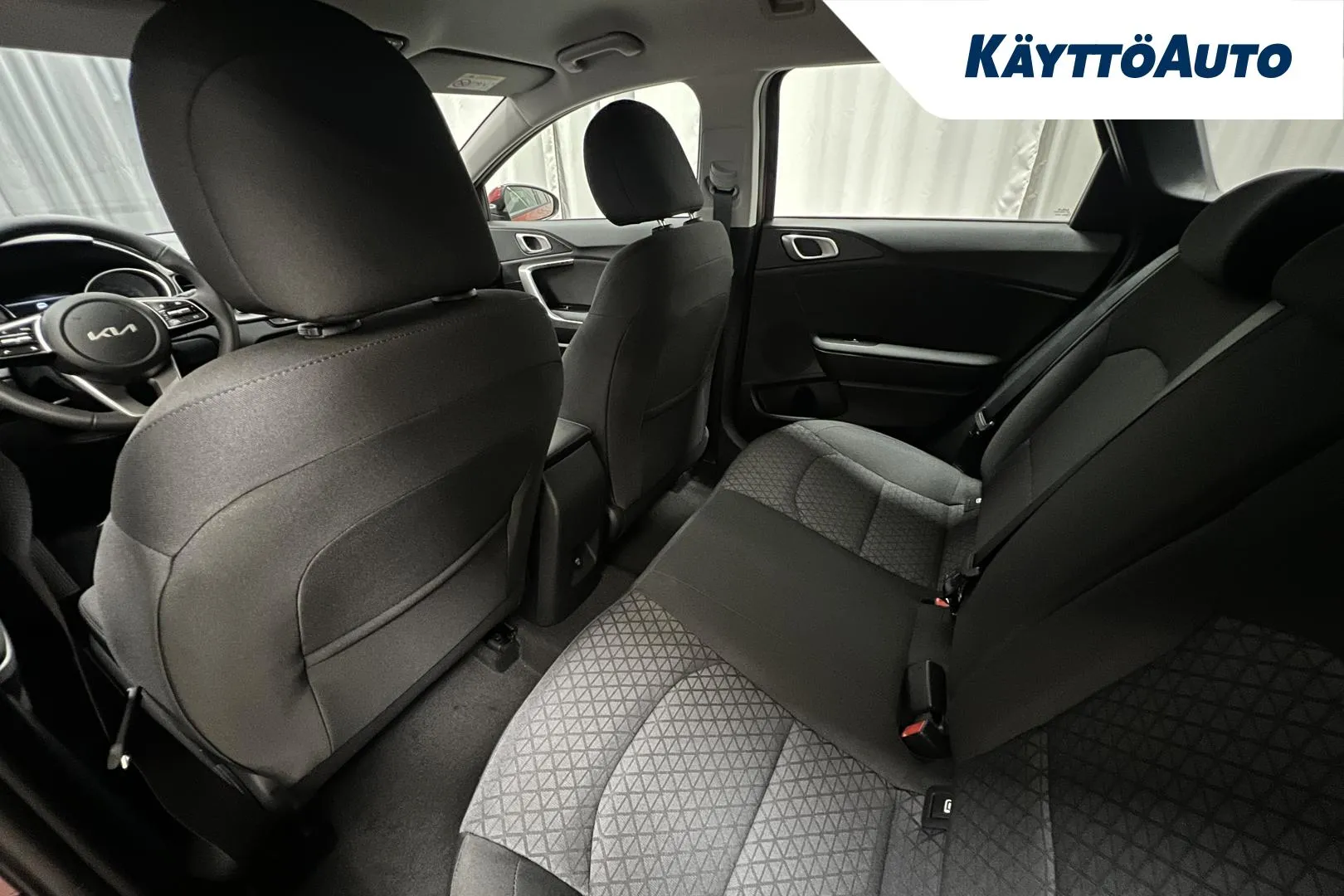 Kia Ceed LTH-640 carousel image