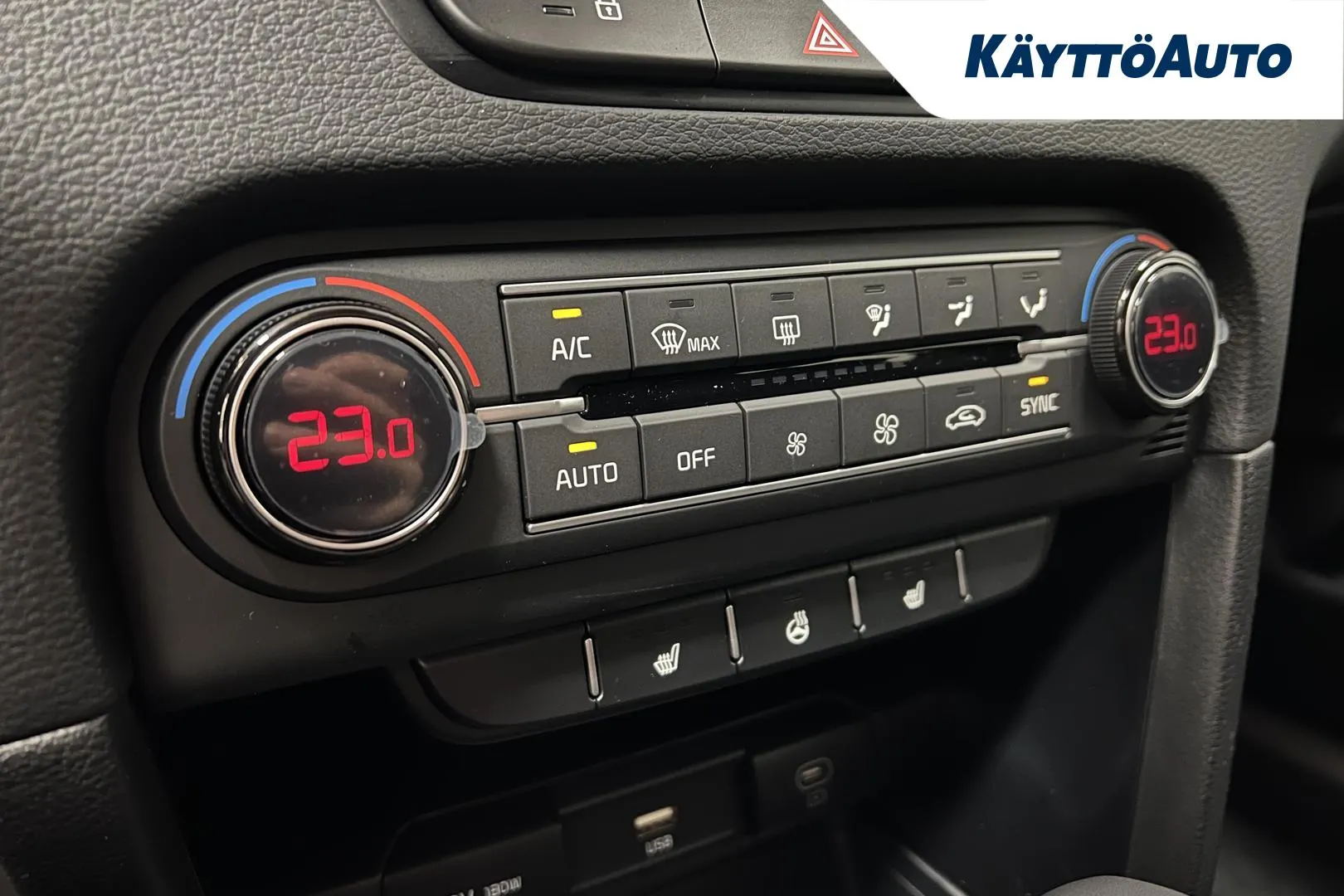 Kia Ceed LTH-640 carousel image