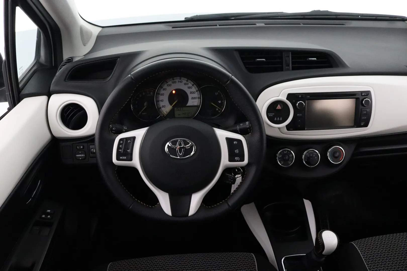 TOYOTA Yaris ZKA-435 carousel image