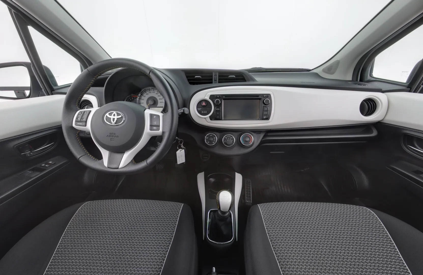 TOYOTA Yaris ZKA-435 carousel image