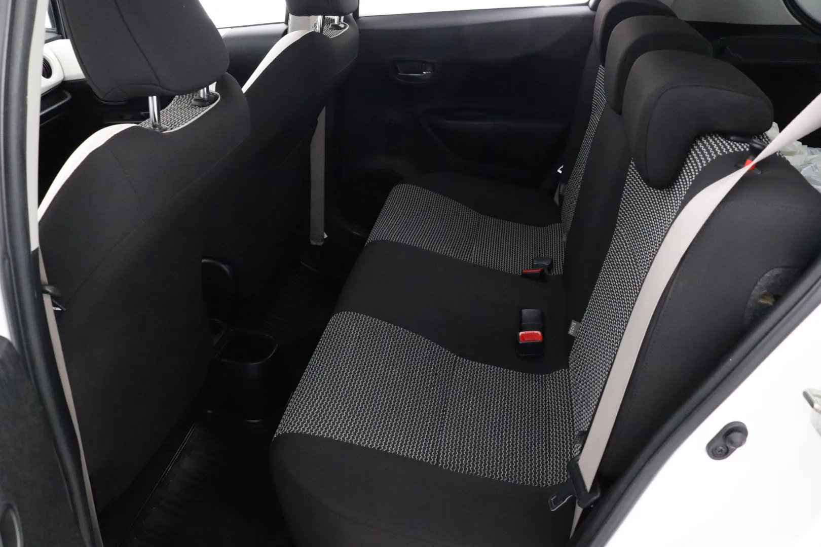 TOYOTA Yaris ZKA-435 carousel image