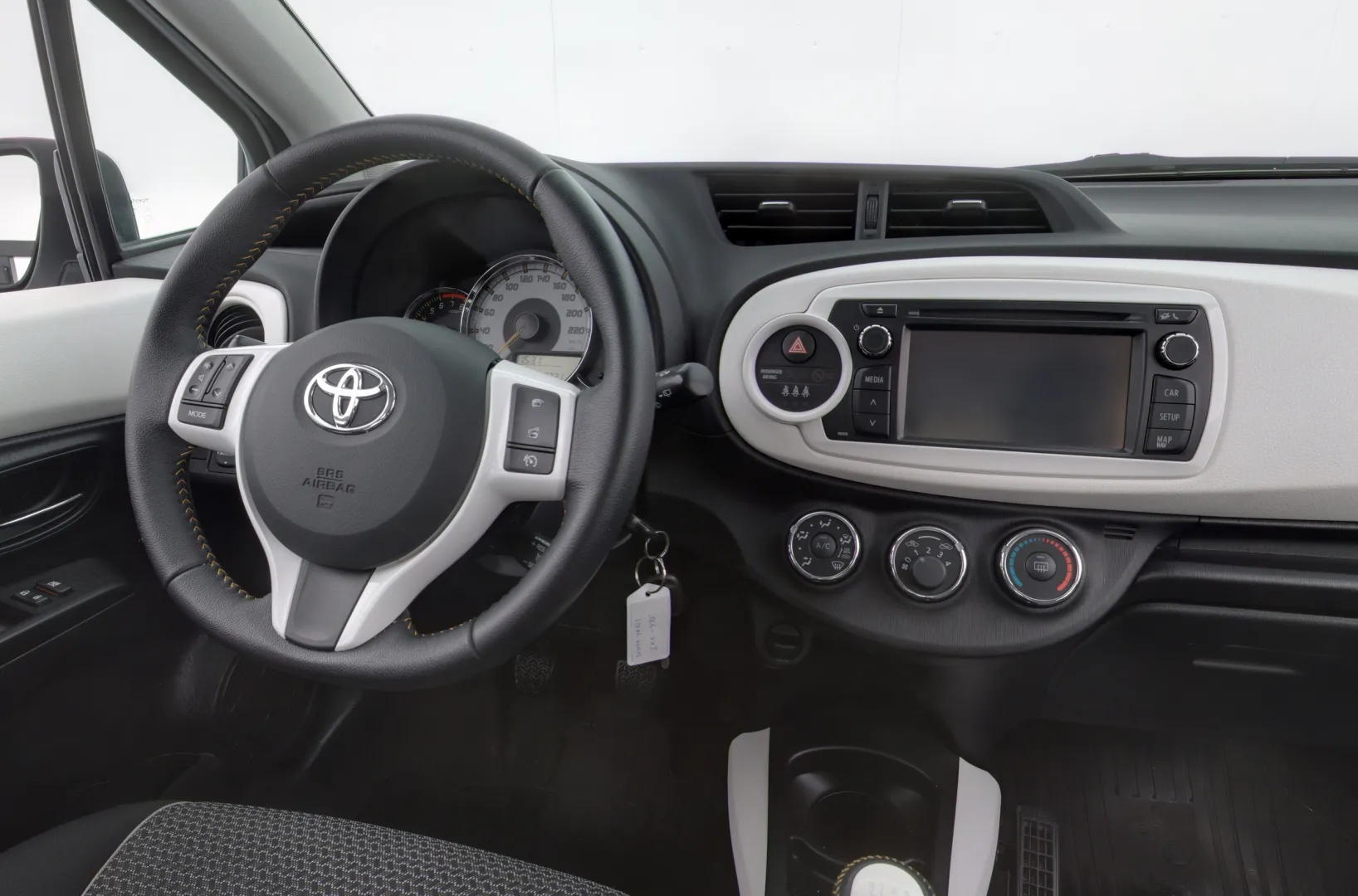 TOYOTA Yaris ZKA-435 carousel image