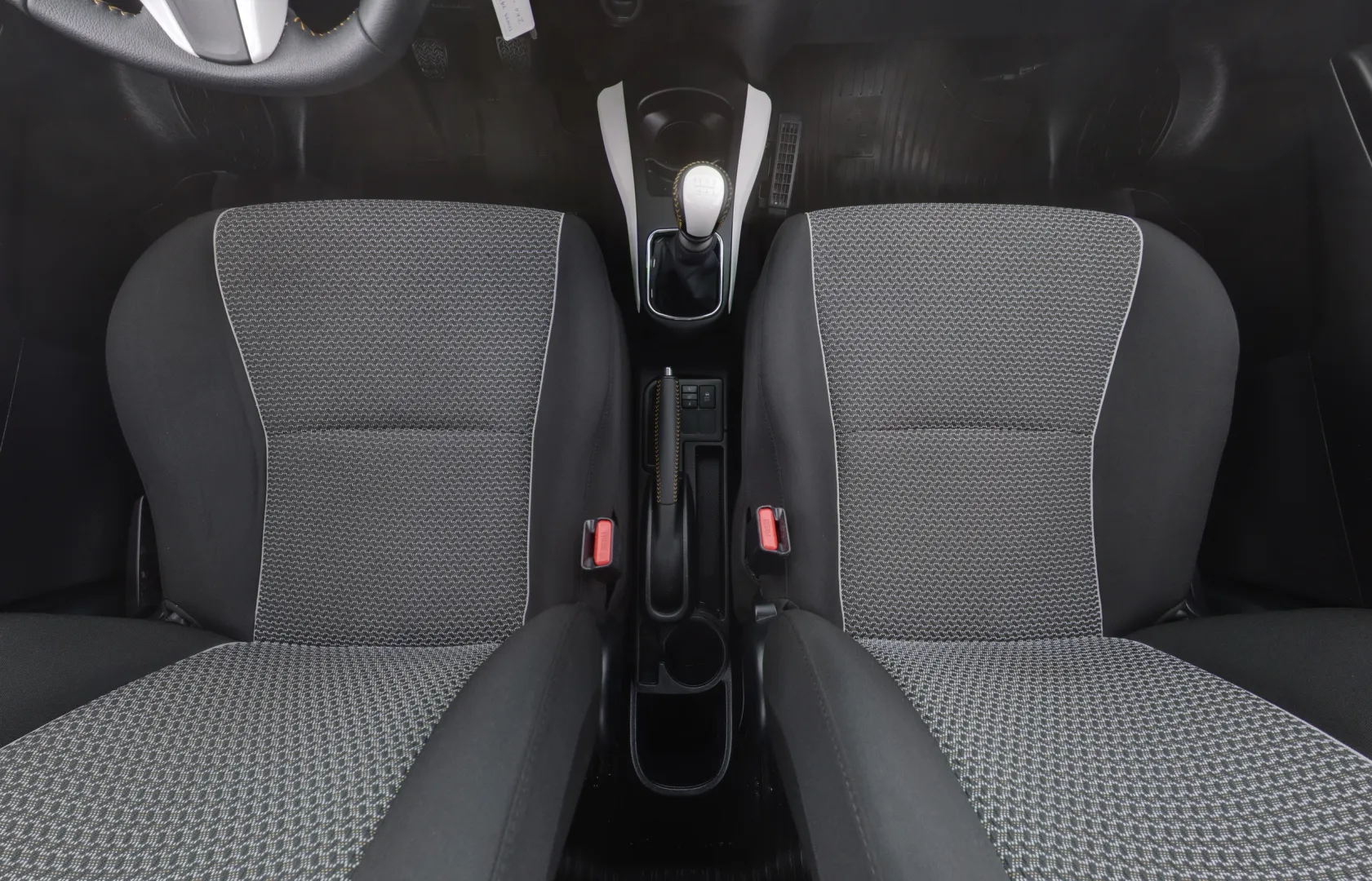 TOYOTA Yaris ZKA-435 carousel image