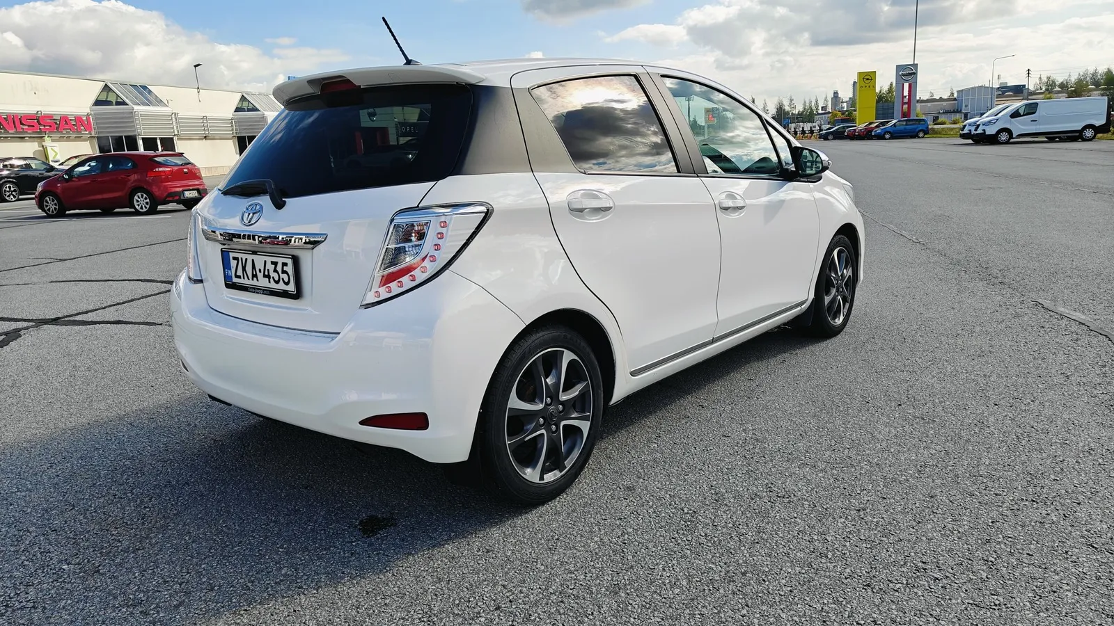 Toyota Yaris ZKA-435 carousel image