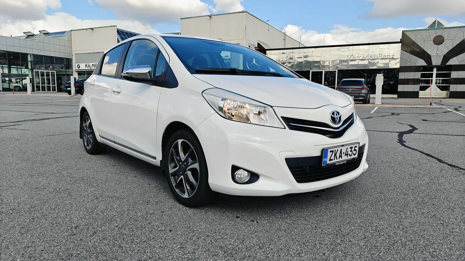 Toyota Yaris ZKA-435 carousel image