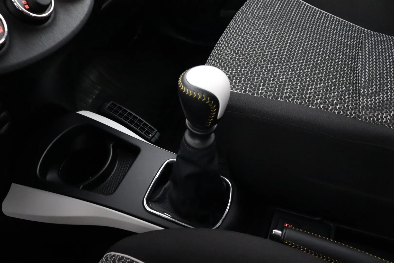 TOYOTA Yaris ZKA-435 carousel image