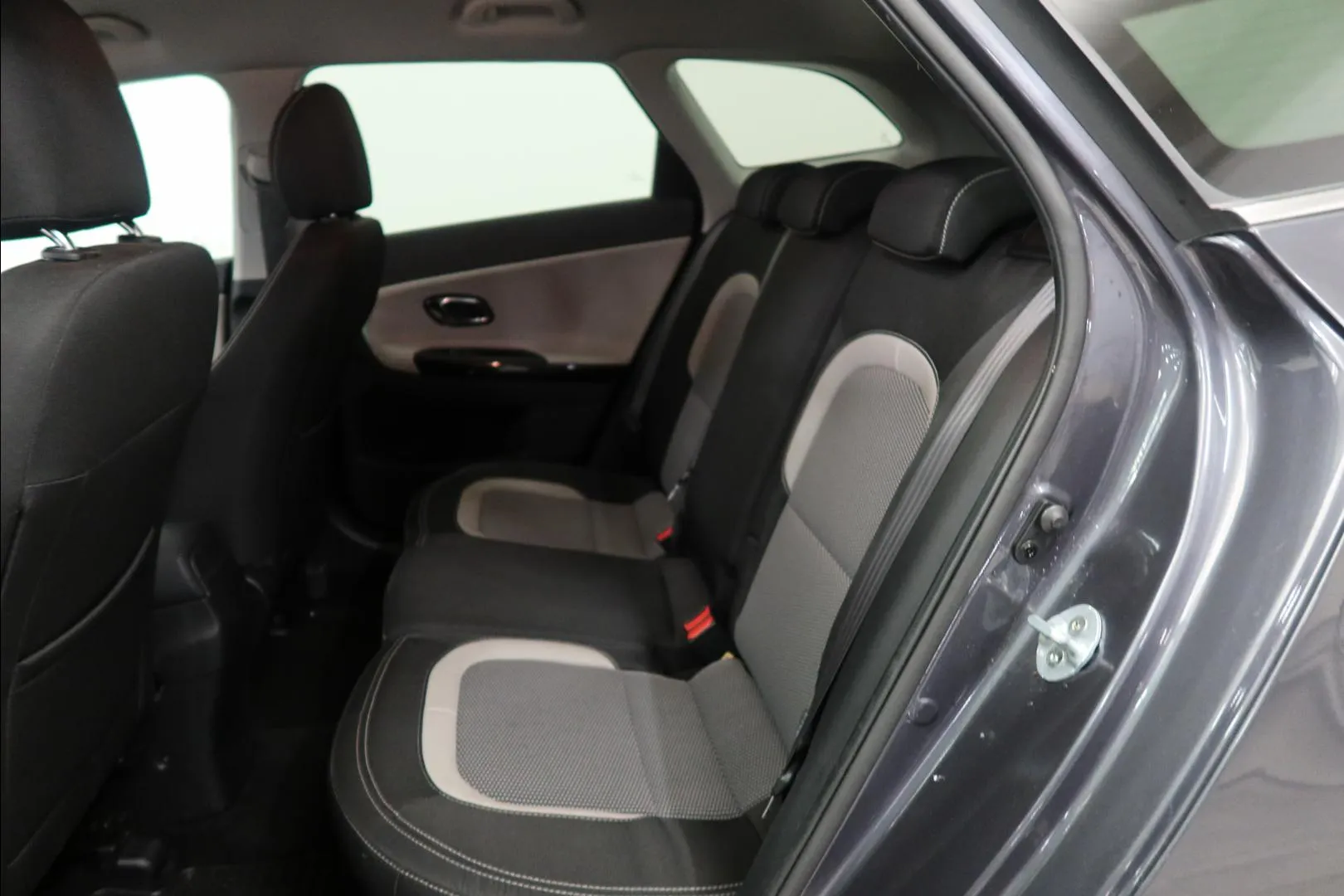 KIA cee'd FNI-556 carousel image