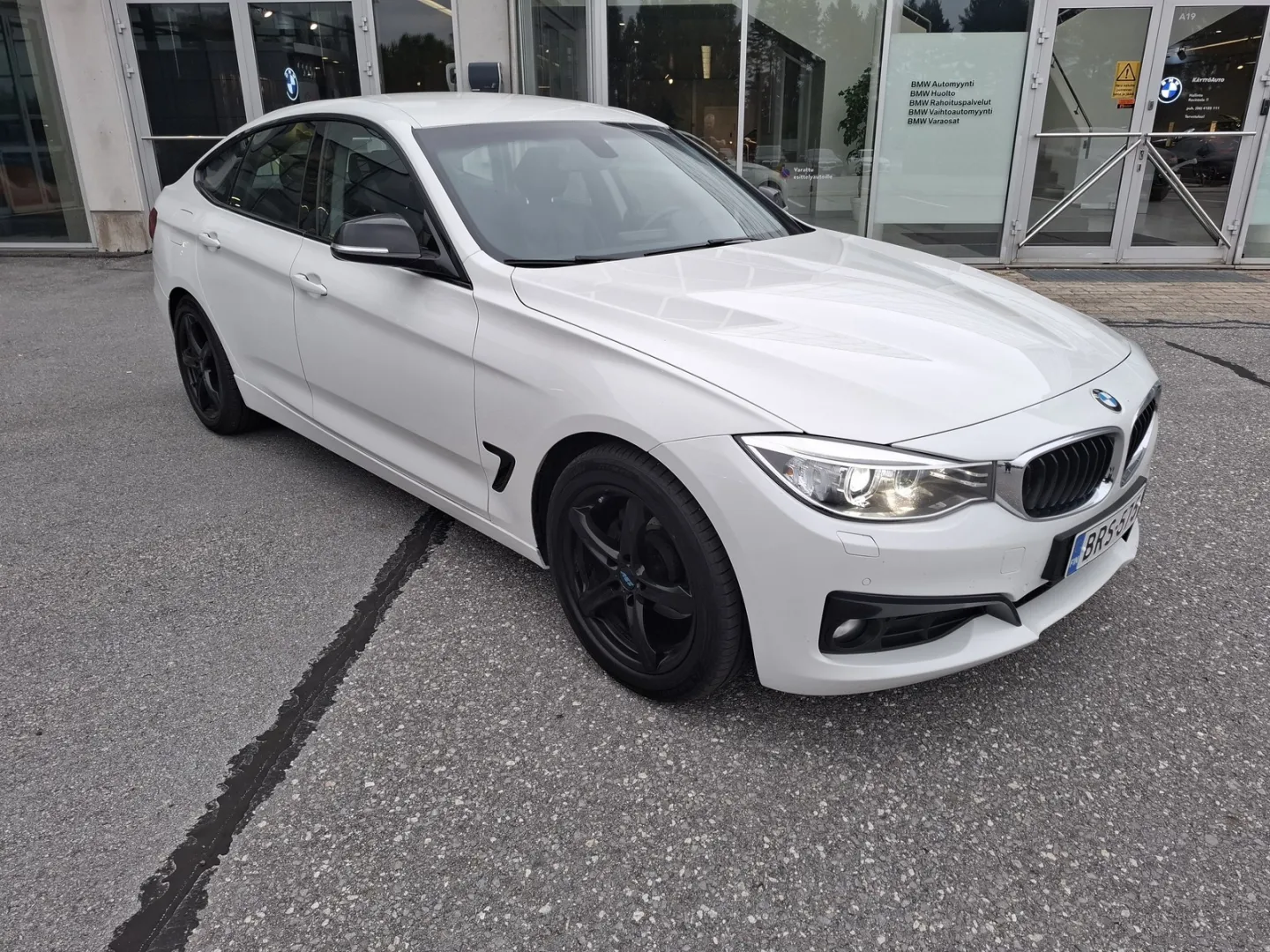 BMW 320 Gran Turismo BRS-575 carousel image