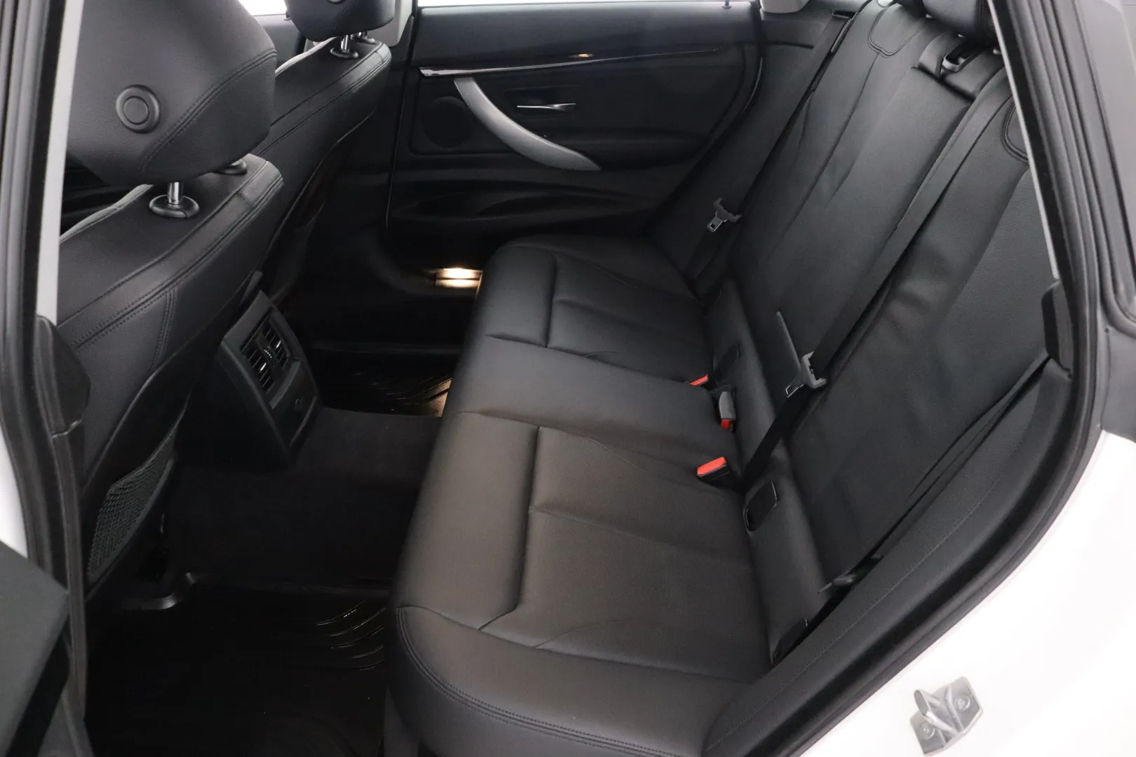 BMW 320 Gran Turismo BRS-575 carousel image