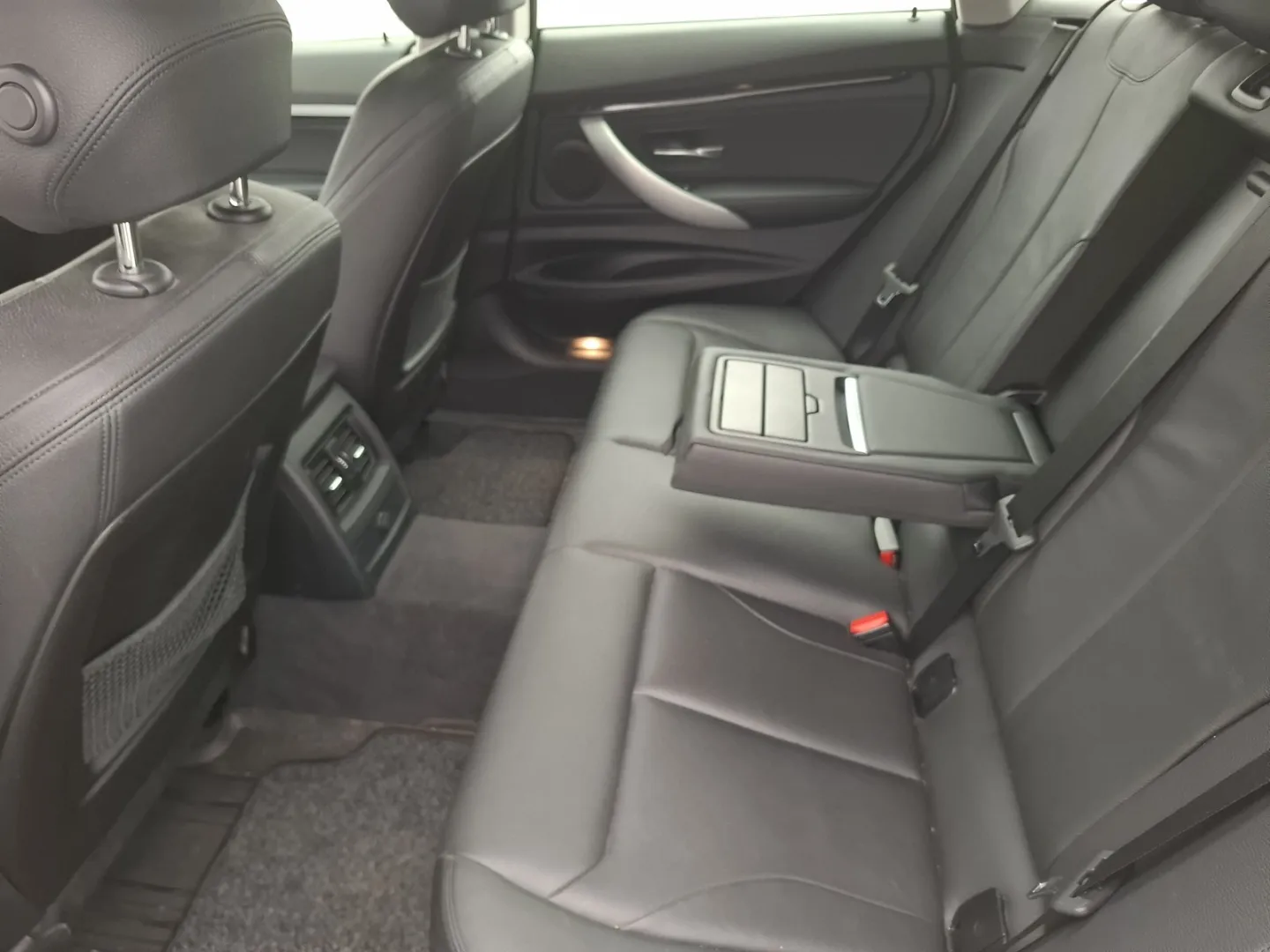 BMW 320 Gran Turismo BRS-575 carousel image