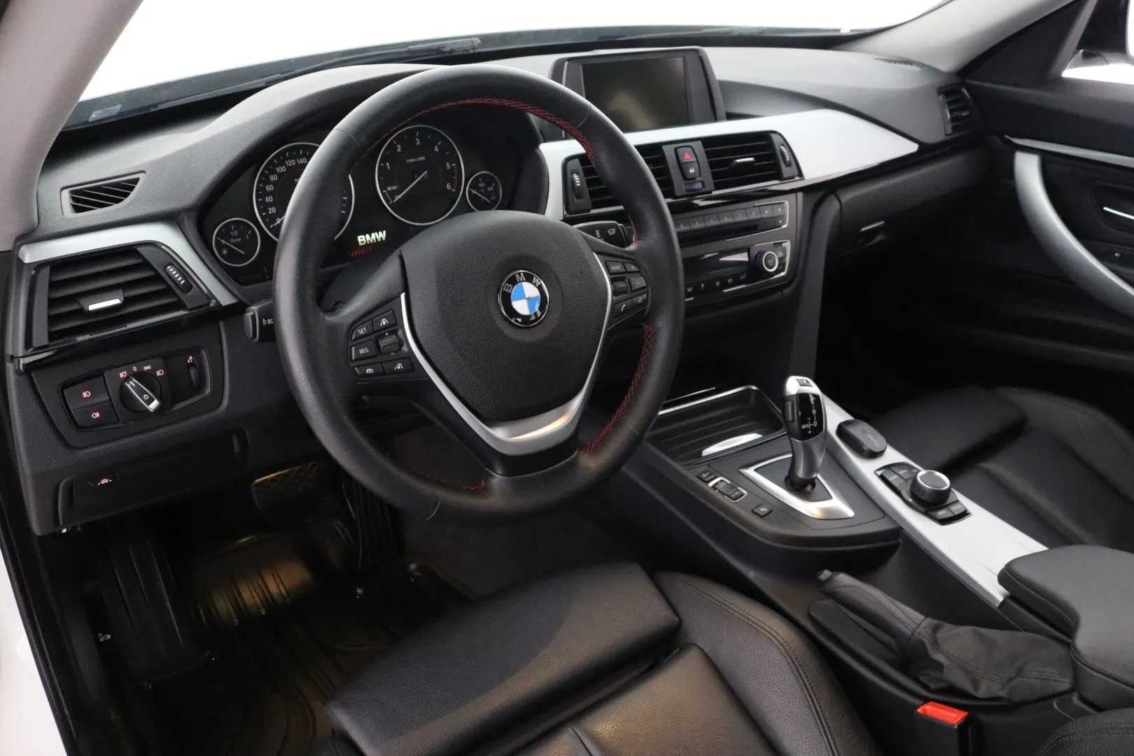BMW 320 Gran Turismo BRS-575 carousel image