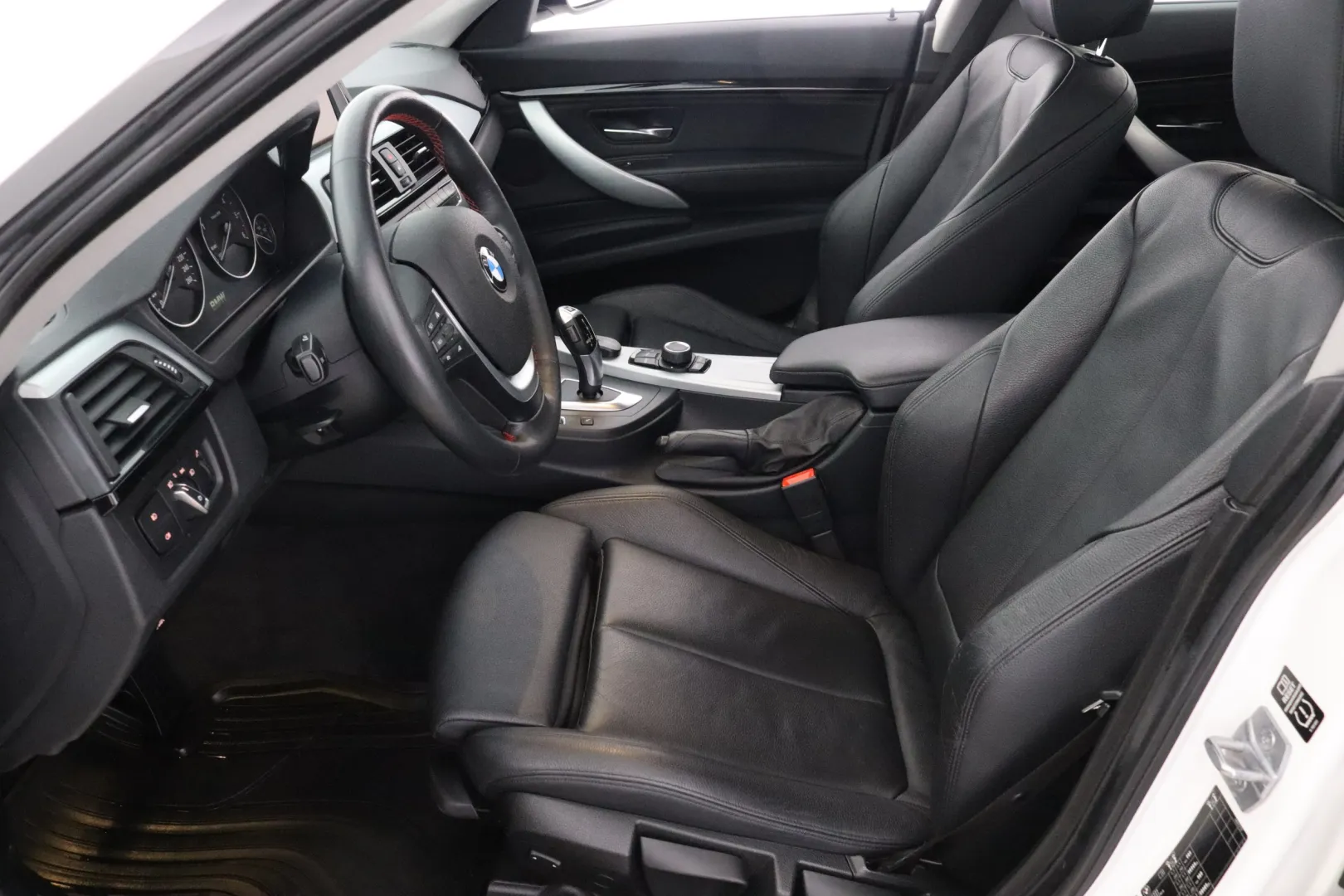 BMW 320 Gran Turismo BRS-575 carousel image
