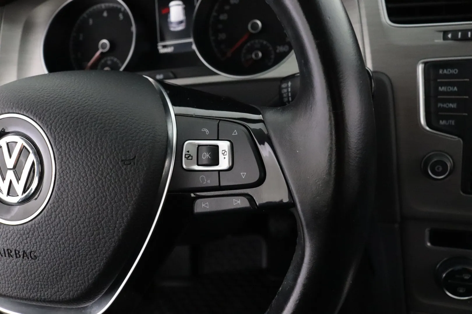 VOLKSWAGEN Golf BSV-850 carousel image