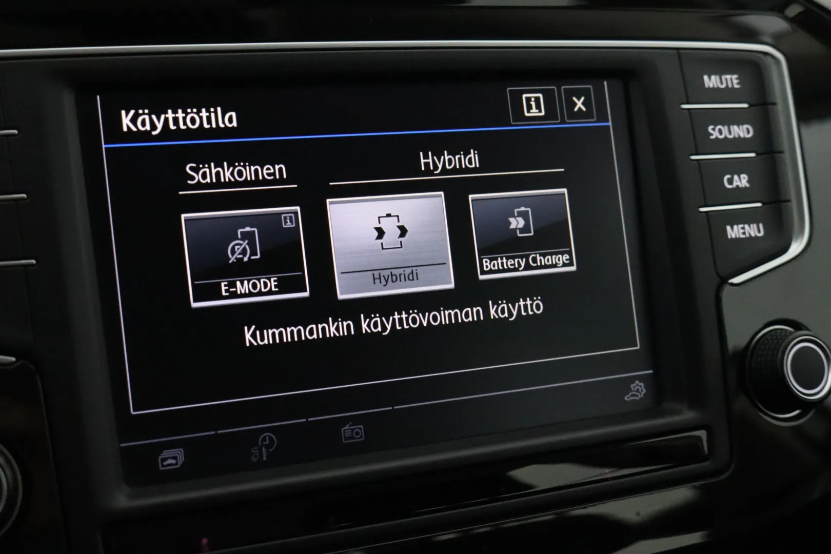 VOLKSWAGEN Passat LPB-748 carousel image