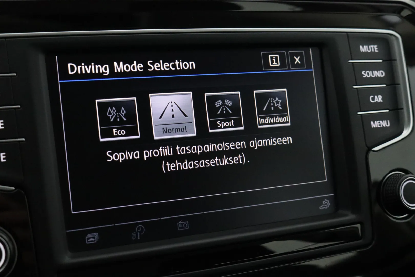 VOLKSWAGEN Passat LPB-748 carousel image