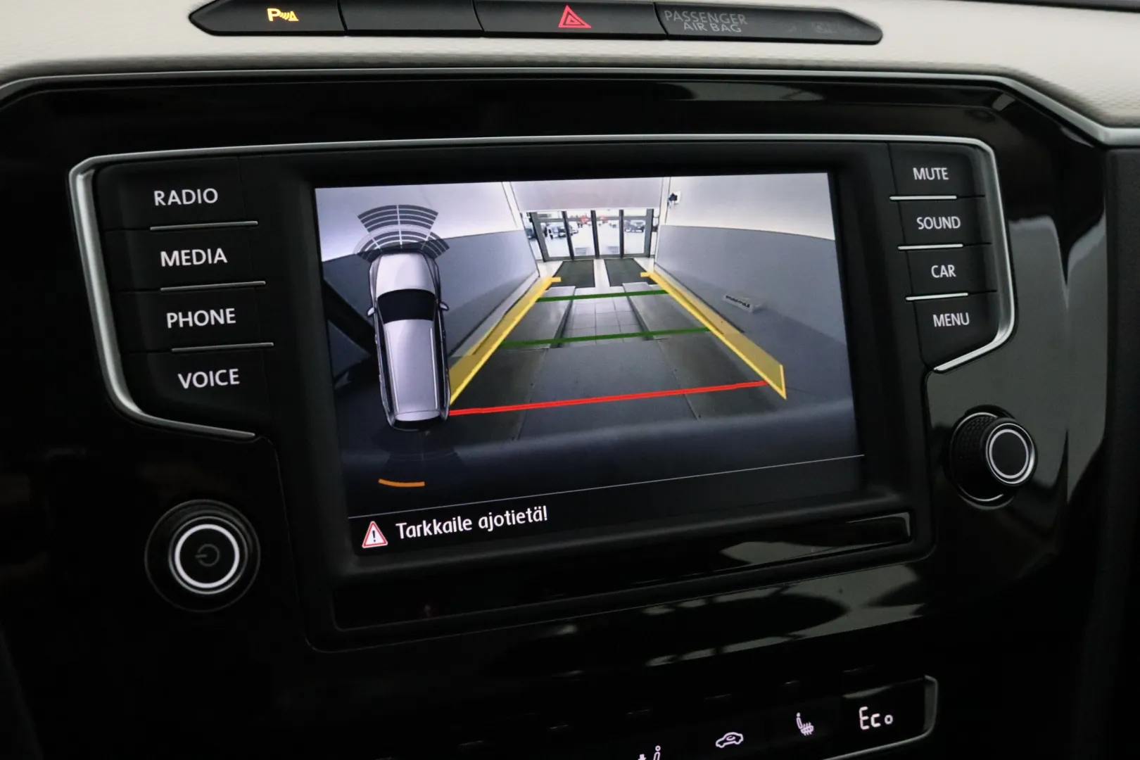 VOLKSWAGEN Passat LPB-748 carousel image