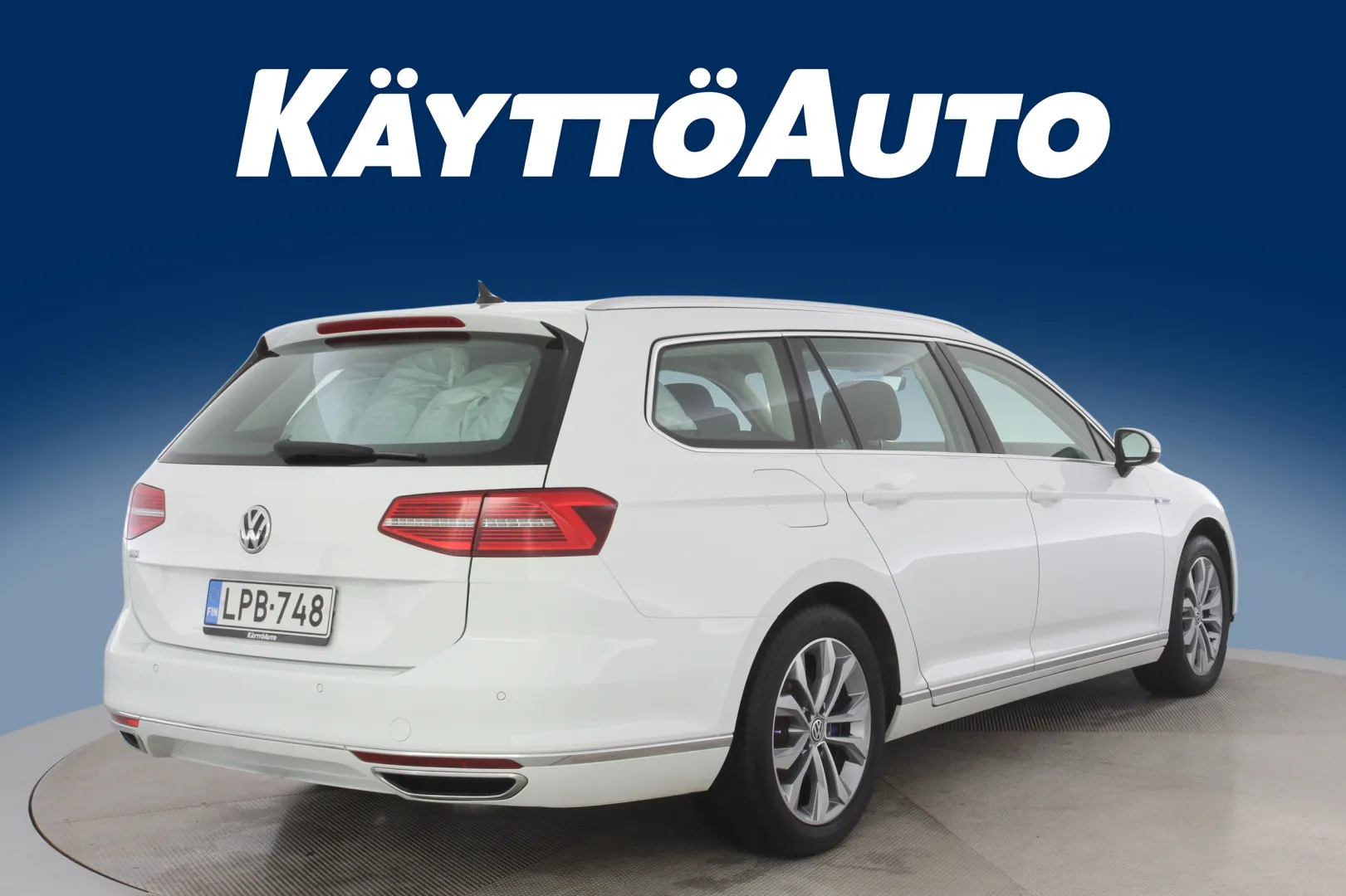 VOLKSWAGEN Passat LPB-748 carousel image