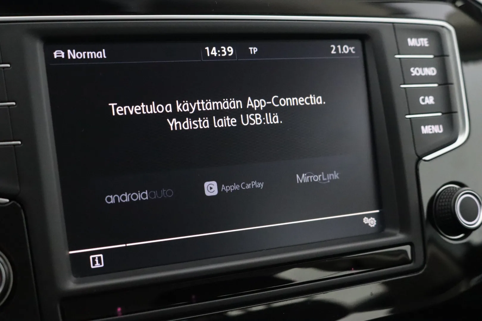 VOLKSWAGEN Passat LPB-748 carousel image