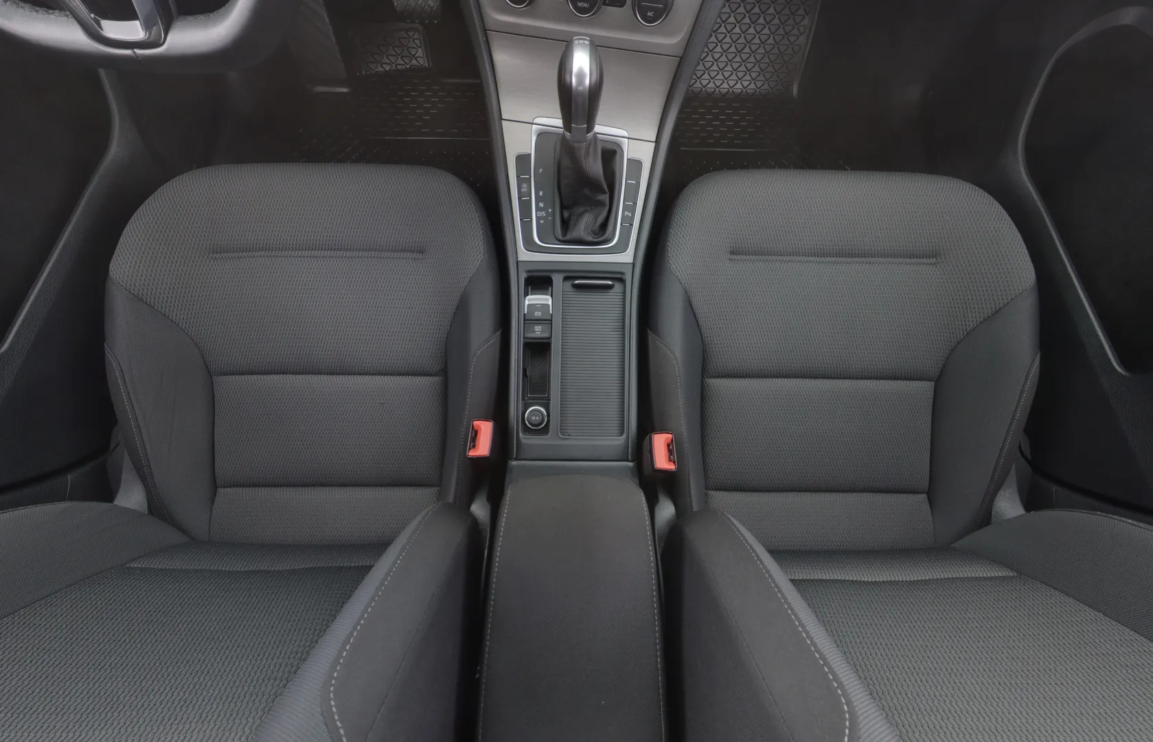 VOLKSWAGEN Golf OUV-910 carousel image